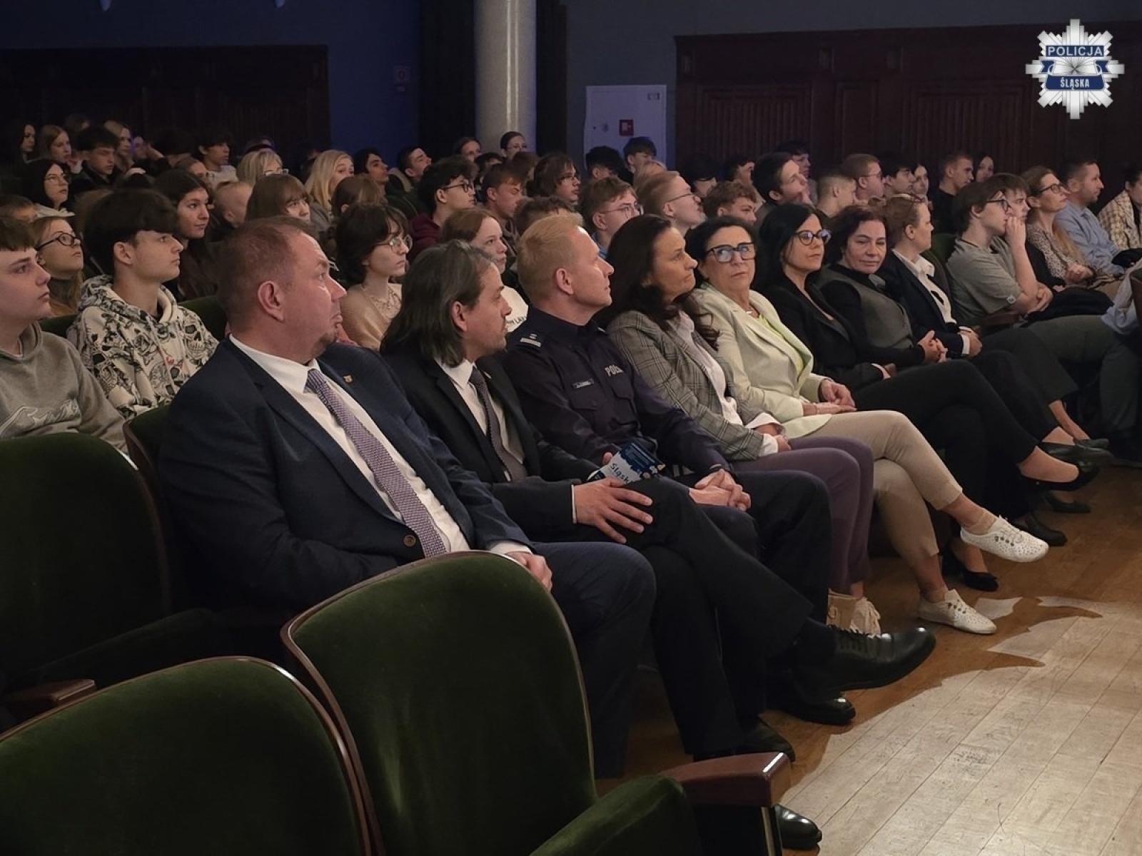 Zdjęcie w galerii na portalu naszraciborz.pl: Profilaktyka w nowoczesnej formie. Młodzież w Raciborzu uczyła się o bezpieczeństwie i hejcie wiadomości z regionu