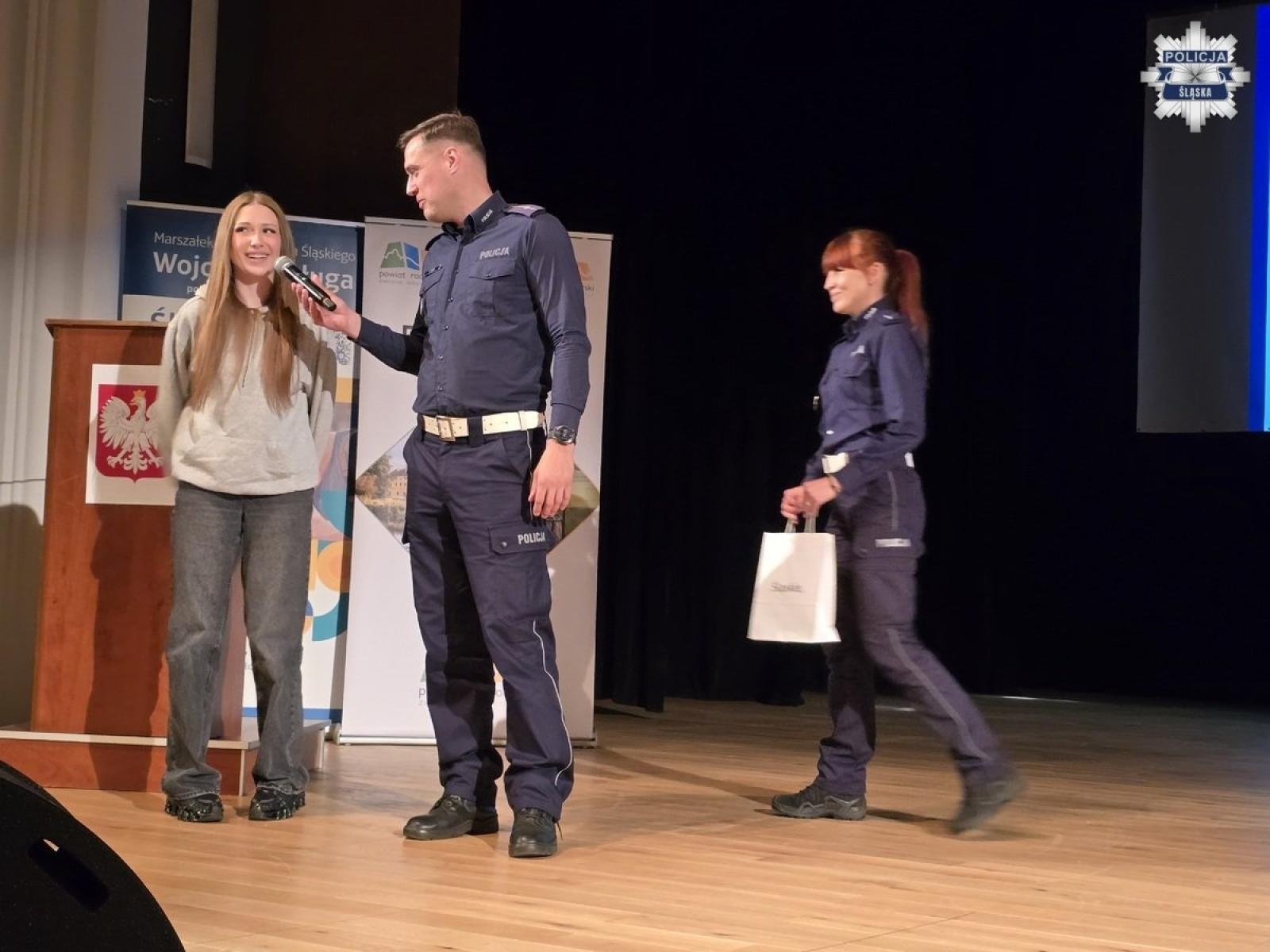 Zdjęcie w galerii na portalu naszraciborz.pl: Profilaktyka w nowoczesnej formie. Młodzież w Raciborzu uczyła się o bezpieczeństwie i hejcie wiadomości z regionu