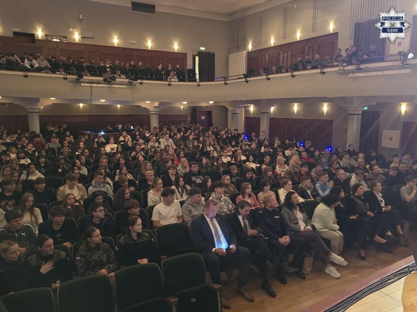 Zdjęcie w galerii na portalu naszraciborz.pl: Profilaktyka w nowoczesnej formie. Młodzież w Raciborzu uczyła się o bezpieczeństwie i hejcie wiadomości z regionu