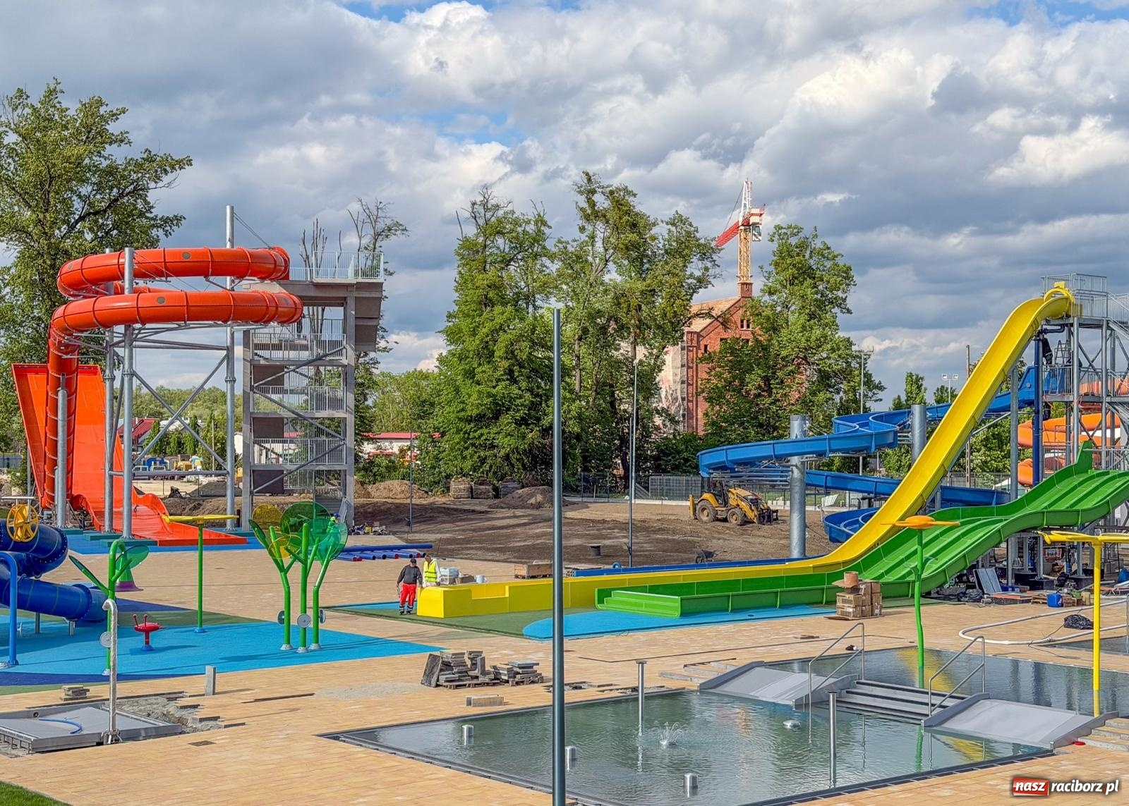Zdjęcie w galerii na portalu naszraciborz.pl: Nowe baseny na Ostrogu są już napełnione wodą. Otwarcie w czerwcu wiadomości z regionu