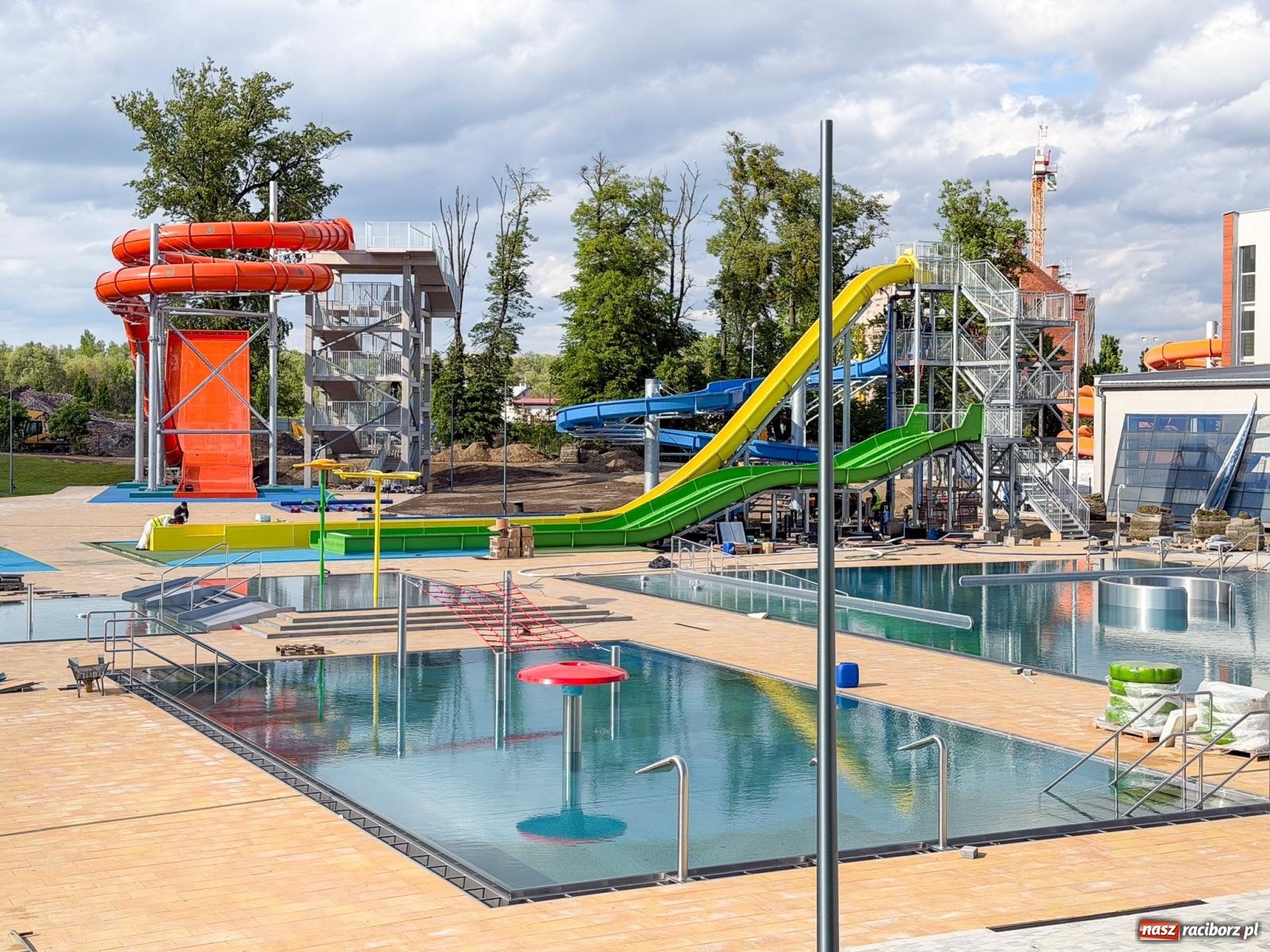 Zdjęcie w galerii na portalu naszraciborz.pl: Nowe baseny na Ostrogu są już napełnione wodą. Otwarcie w czerwcu wiadomości z regionu
