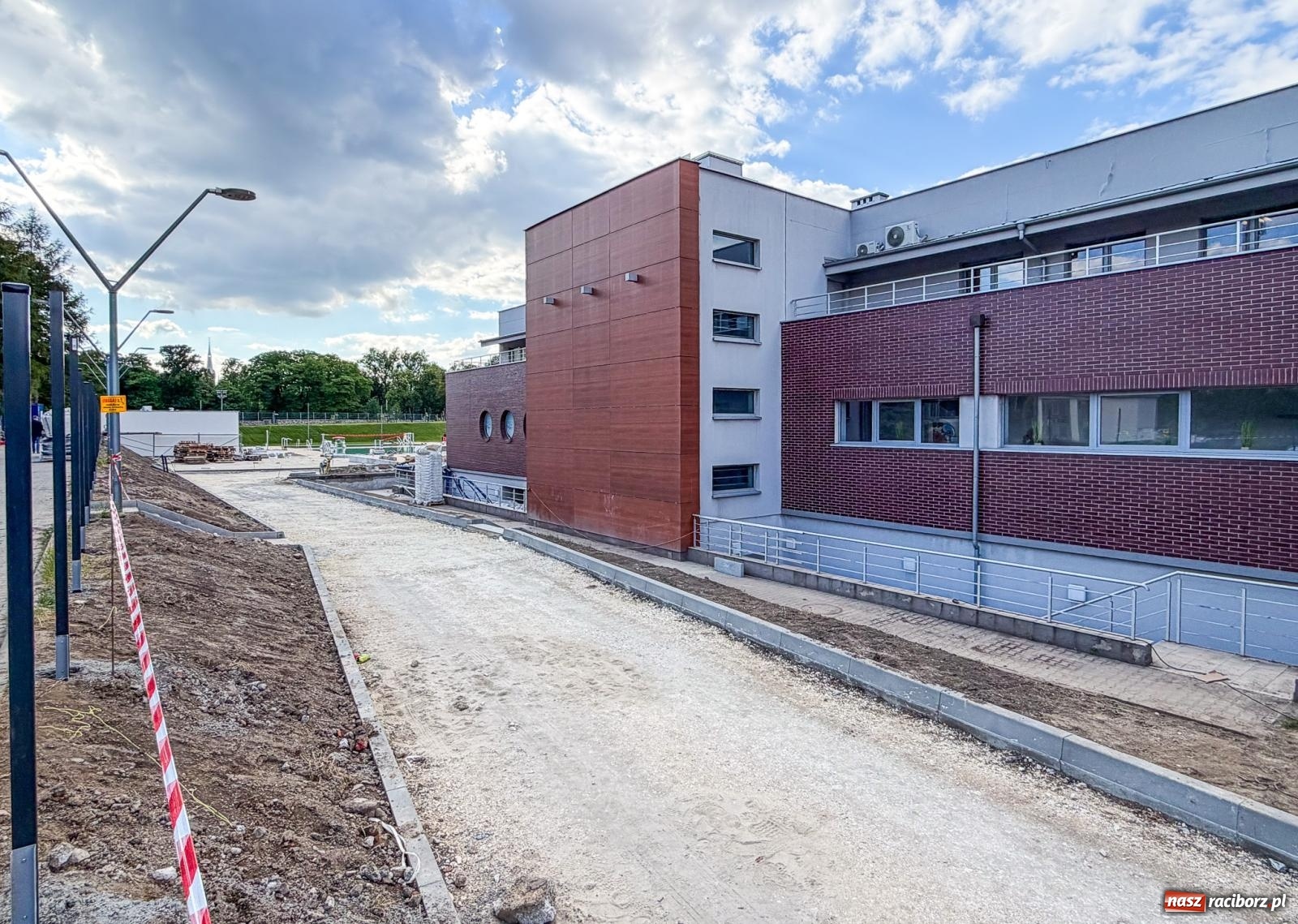 Zdjęcie w galerii na portalu naszraciborz.pl: Nowe baseny na Ostrogu są już napełnione wodą. Otwarcie w czerwcu wiadomości z regionu