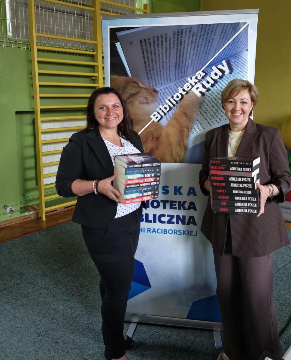 Zdjęcie w galerii na portalu naszraciborz.pl: Rudy stały się stolicą polskiego kryminału. Spotkanie z autorami przyciągnęło tłumy wiadomości z regionu