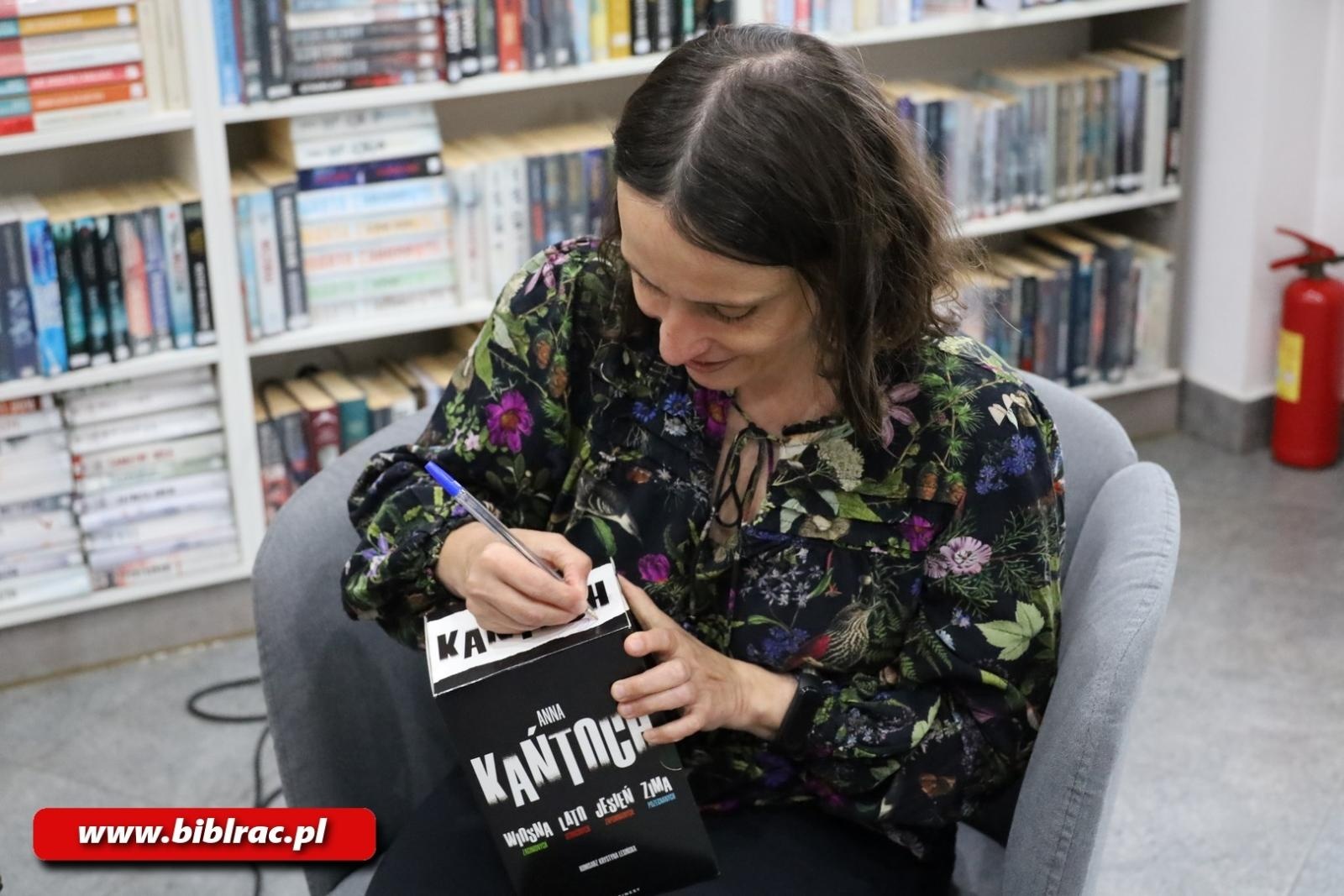 Zdjęcie w galerii na portalu naszraciborz.pl: Anna Kańtoch gościem Biblioteki na Ostrogu wiadomości z regionu