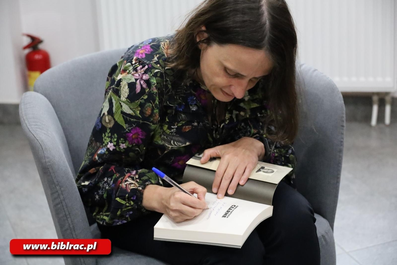 Zdjęcie w galerii na portalu naszraciborz.pl: Anna Kańtoch gościem Biblioteki na Ostrogu wiadomości z regionu