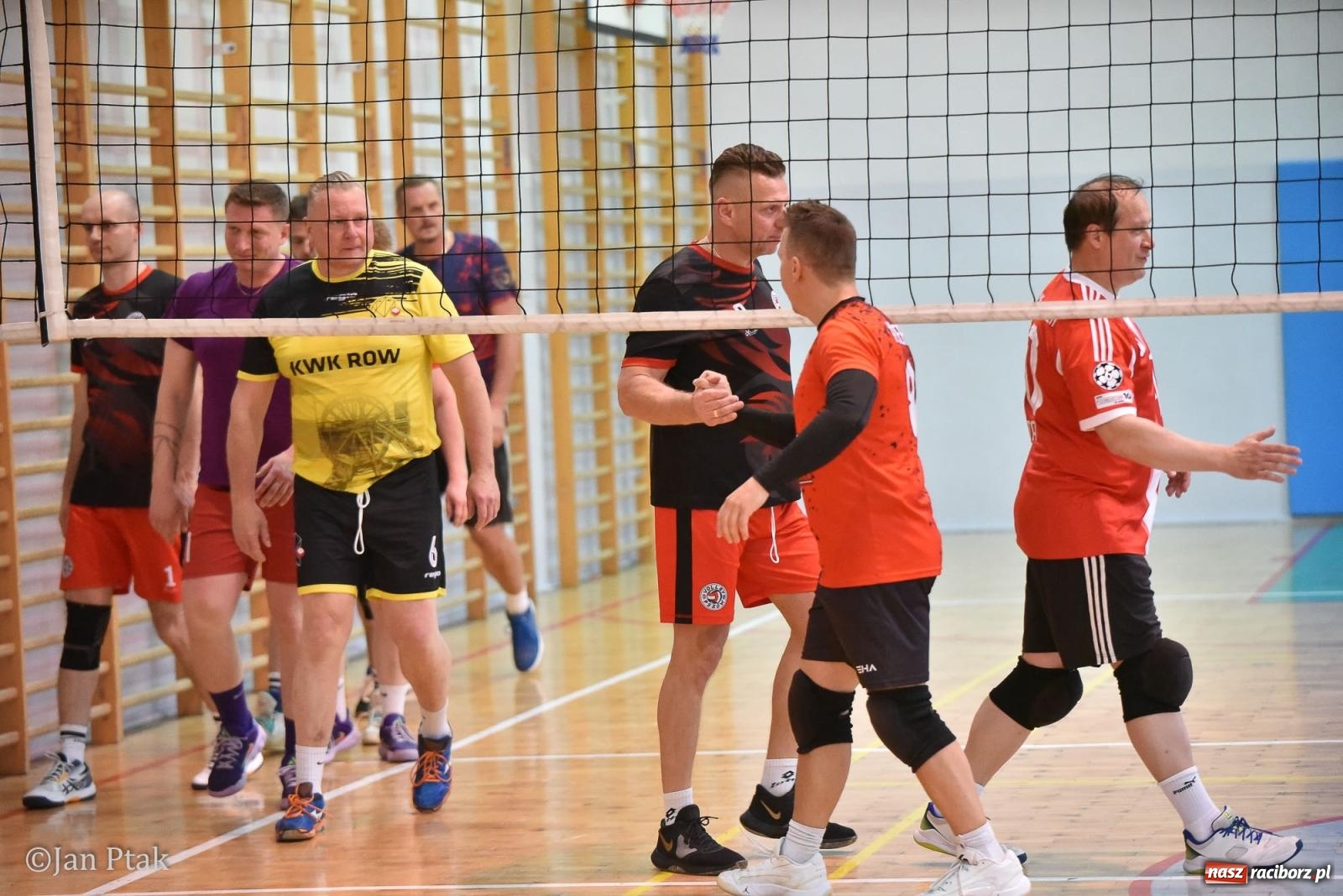 Zdjęcie w galerii na portalu naszraciborz.pl: Omerta lepsza w sezonie, Pszów lepszy w finale. Wielkie emocje w ALS Volley Amigos 35 [FOTO] wiadomości z regionu