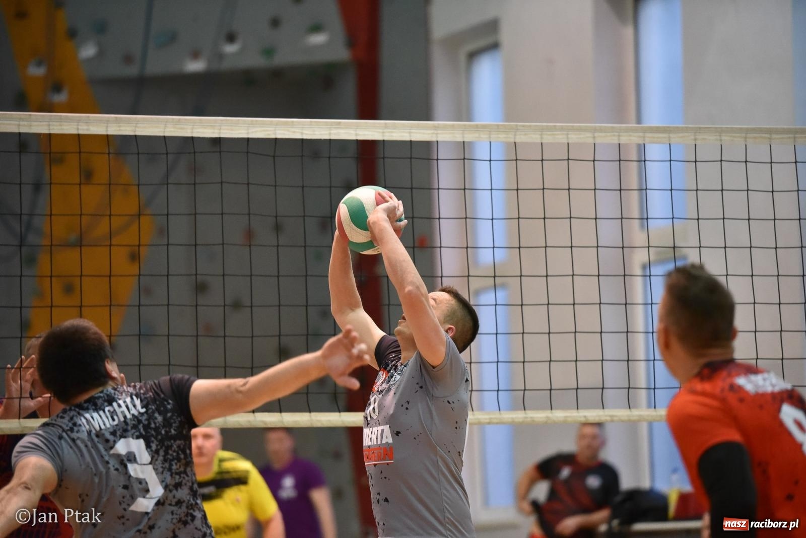 Zdjęcie w galerii na portalu naszraciborz.pl: Omerta lepsza w sezonie, Pszów lepszy w finale. Wielkie emocje w ALS Volley Amigos 35 [FOTO] wiadomości z regionu