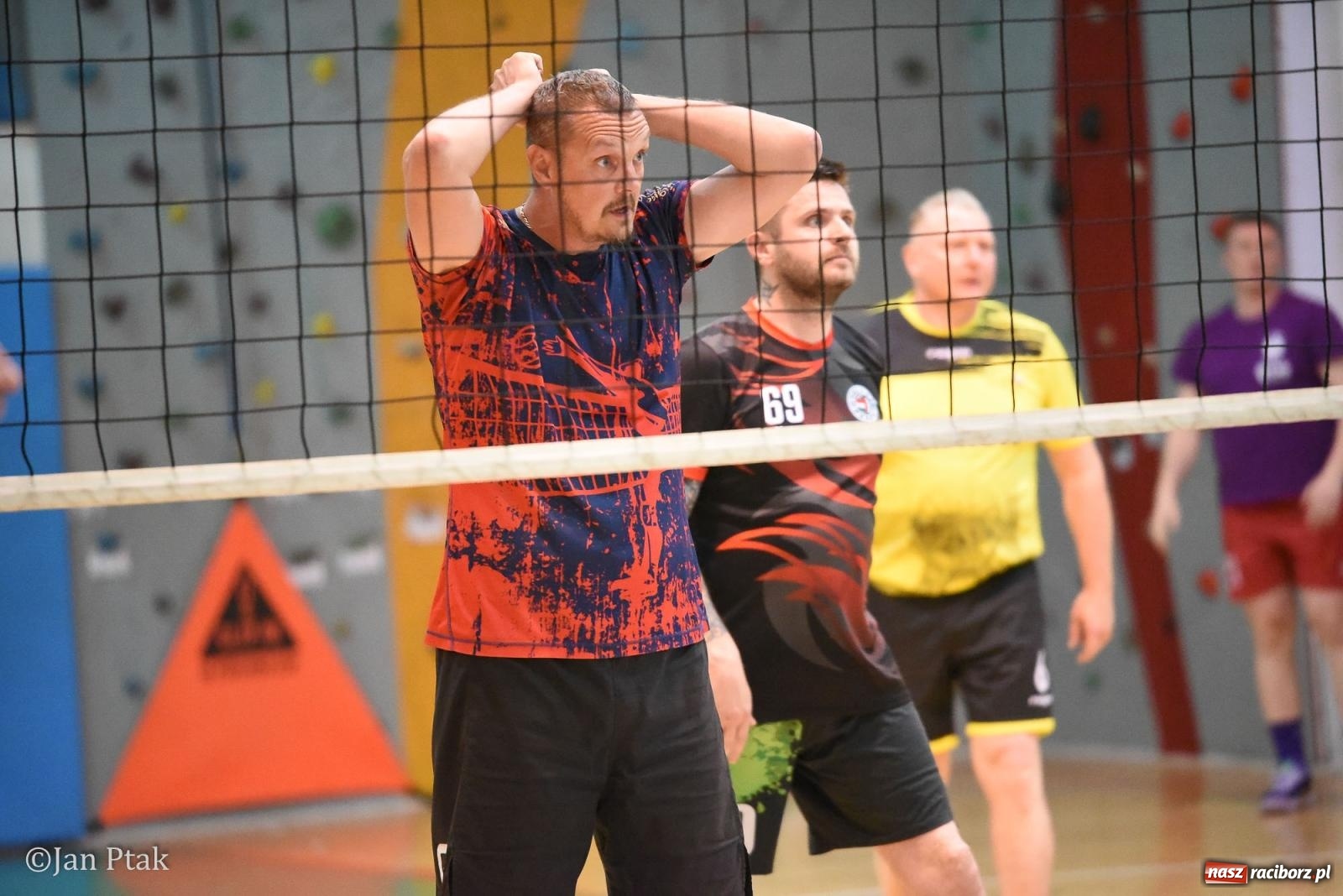 Zdjęcie w galerii na portalu naszraciborz.pl: Omerta lepsza w sezonie, Pszów lepszy w finale. Wielkie emocje w ALS Volley Amigos 35 [FOTO] wiadomości z regionu
