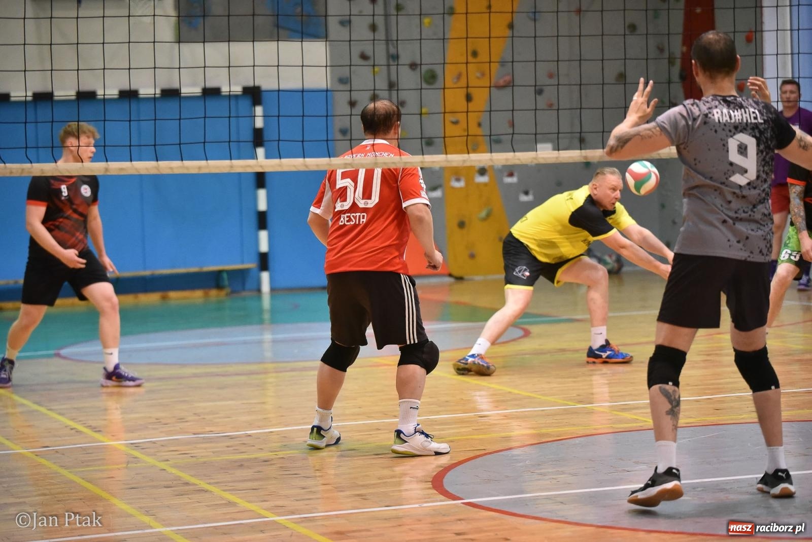 Zdjęcie w galerii na portalu naszraciborz.pl: Omerta lepsza w sezonie, Pszów lepszy w finale. Wielkie emocje w ALS Volley Amigos 35 [FOTO] wiadomości z regionu
