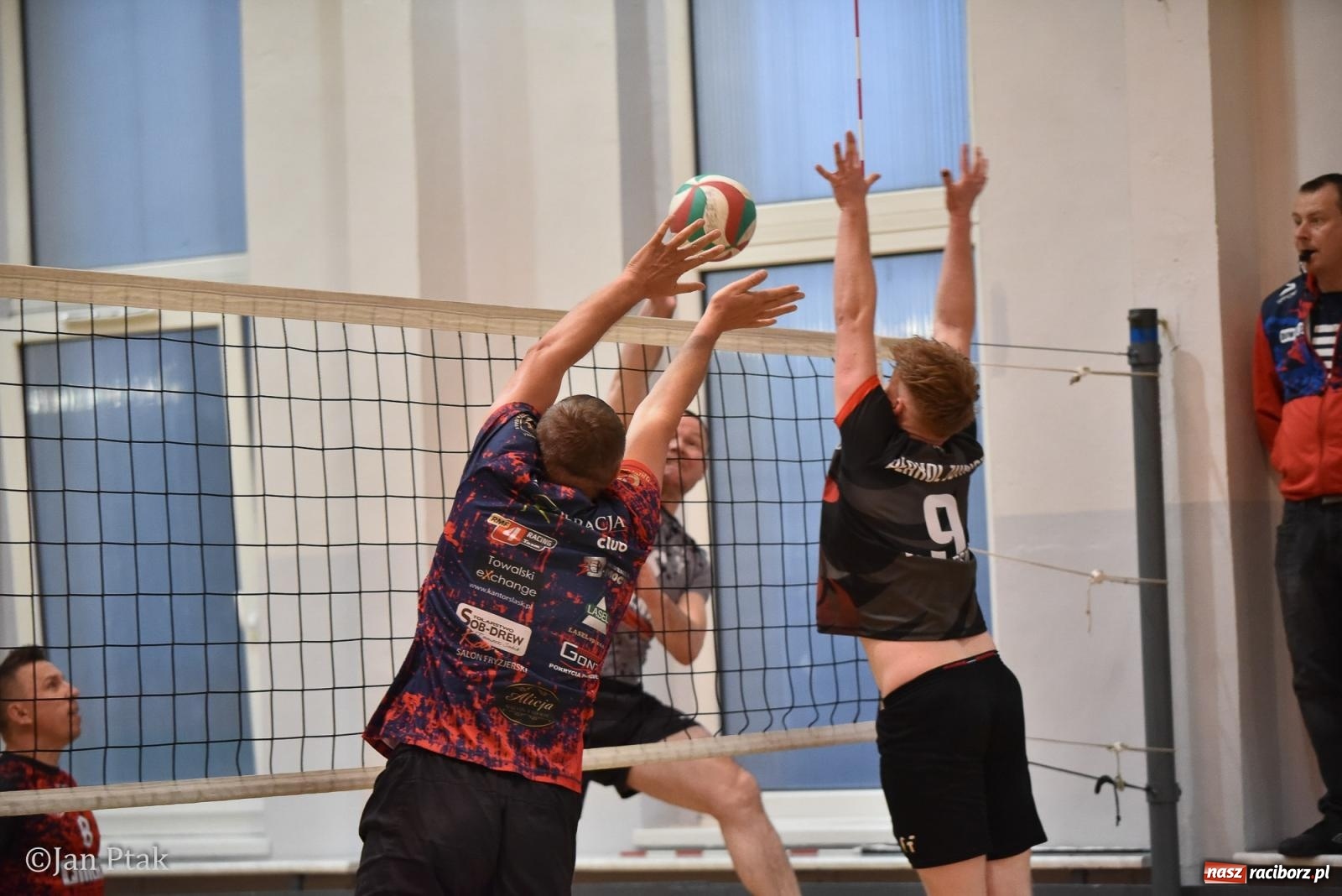 Zdjęcie w galerii na portalu naszraciborz.pl: Omerta lepsza w sezonie, Pszów lepszy w finale. Wielkie emocje w ALS Volley Amigos 35 [FOTO] wiadomości z regionu