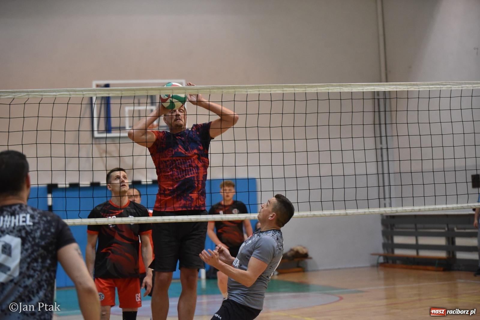 Zdjęcie w galerii na portalu naszraciborz.pl: Omerta lepsza w sezonie, Pszów lepszy w finale. Wielkie emocje w ALS Volley Amigos 35 [FOTO] wiadomości z regionu