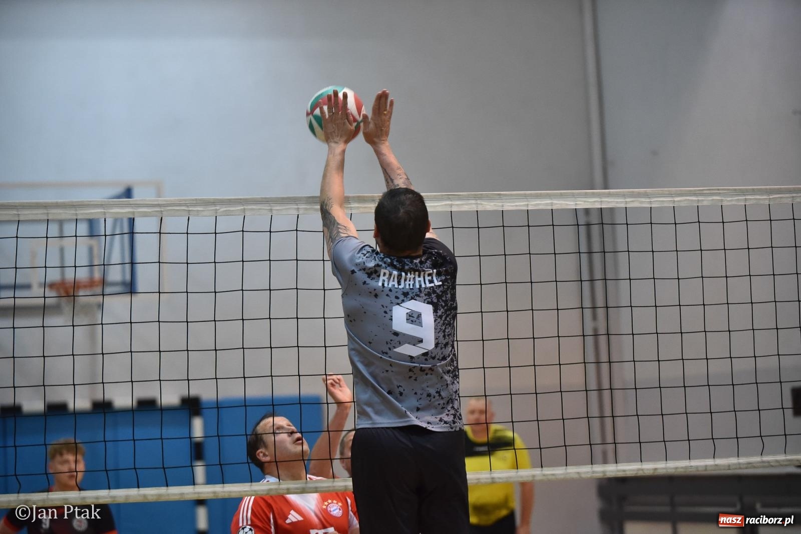 Zdjęcie w galerii na portalu naszraciborz.pl: Omerta lepsza w sezonie, Pszów lepszy w finale. Wielkie emocje w ALS Volley Amigos 35 [FOTO] wiadomości z regionu