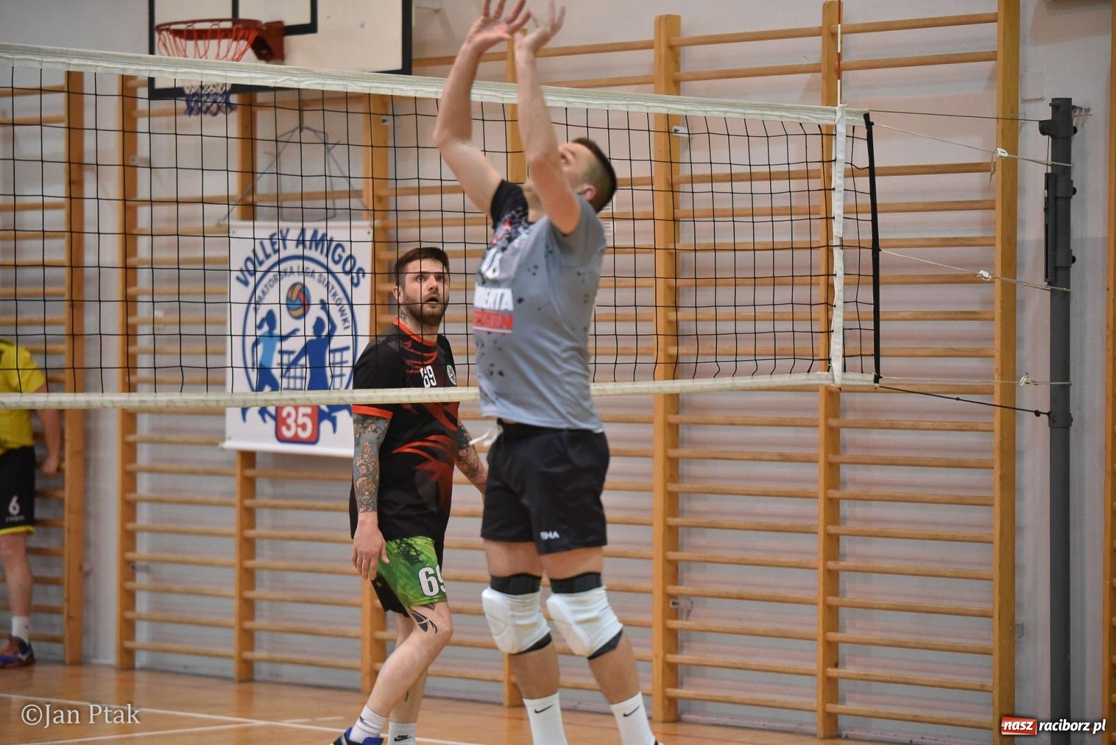 Zdjęcie w galerii na portalu naszraciborz.pl: Omerta lepsza w sezonie, Pszów lepszy w finale. Wielkie emocje w ALS Volley Amigos 35 [FOTO] wiadomości z regionu