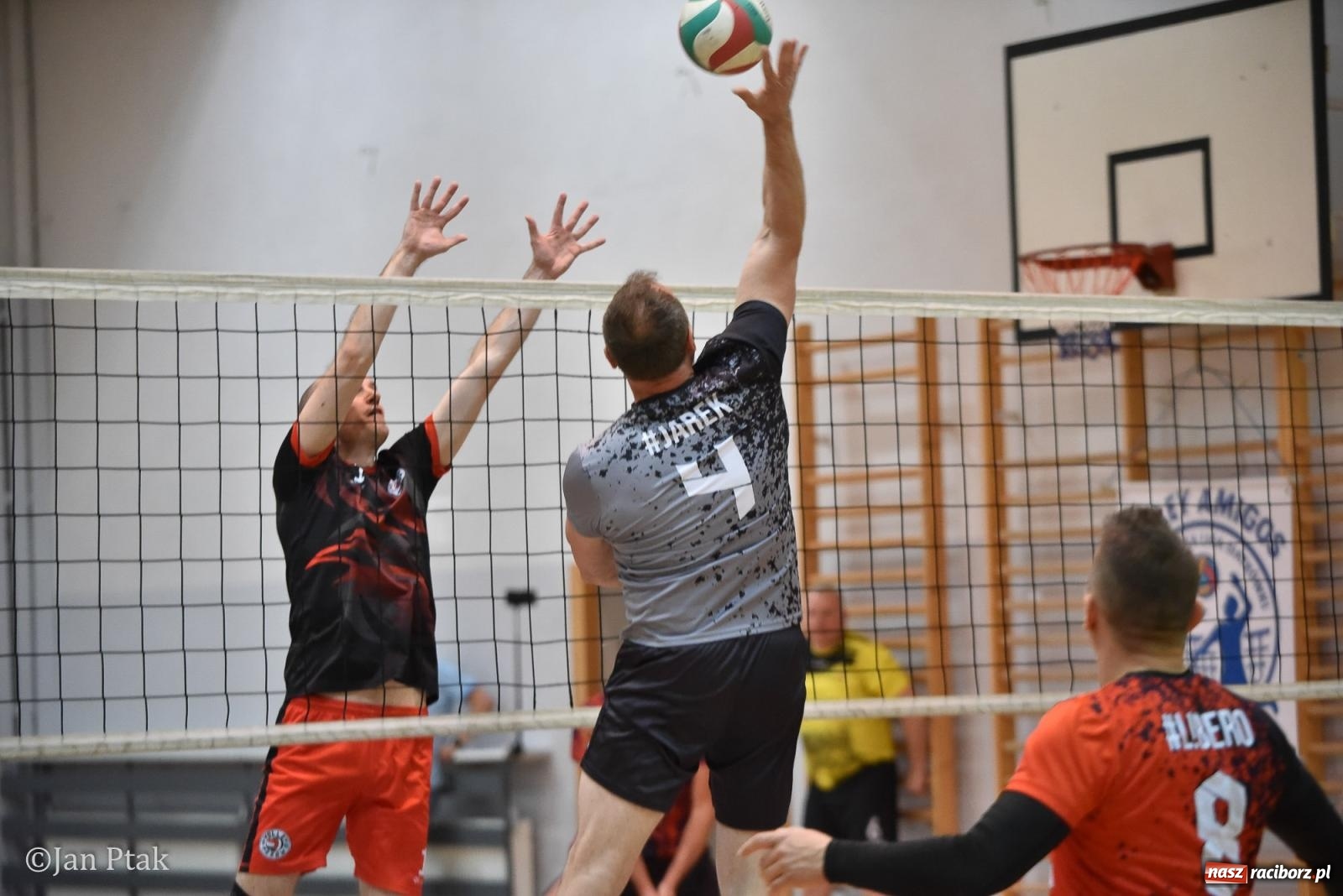 Zdjęcie w galerii na portalu naszraciborz.pl: Omerta lepsza w sezonie, Pszów lepszy w finale. Wielkie emocje w ALS Volley Amigos 35 [FOTO] wiadomości z regionu
