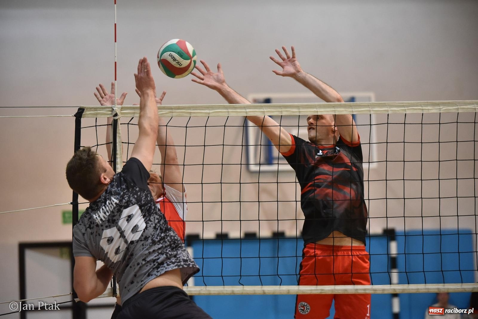 Zdjęcie w galerii na portalu naszraciborz.pl: Omerta lepsza w sezonie, Pszów lepszy w finale. Wielkie emocje w ALS Volley Amigos 35 [FOTO] wiadomości z regionu