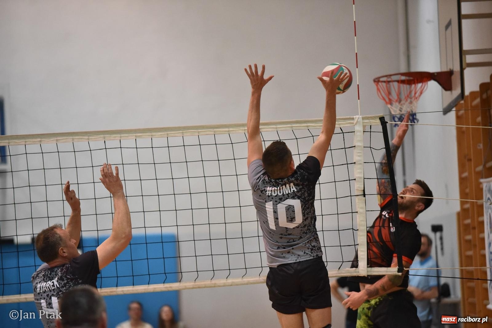 Zdjęcie w galerii na portalu naszraciborz.pl: Omerta lepsza w sezonie, Pszów lepszy w finale. Wielkie emocje w ALS Volley Amigos 35 [FOTO] wiadomości z regionu