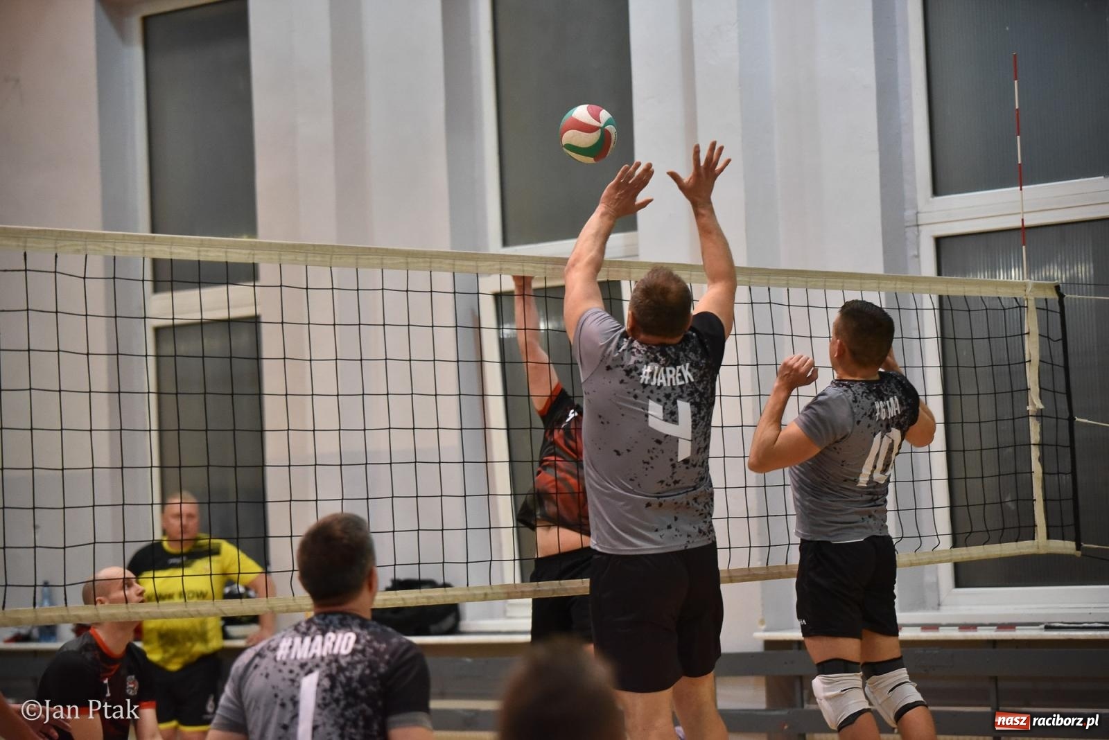 Zdjęcie w galerii na portalu naszraciborz.pl: Omerta lepsza w sezonie, Pszów lepszy w finale. Wielkie emocje w ALS Volley Amigos 35 [FOTO] wiadomości z regionu