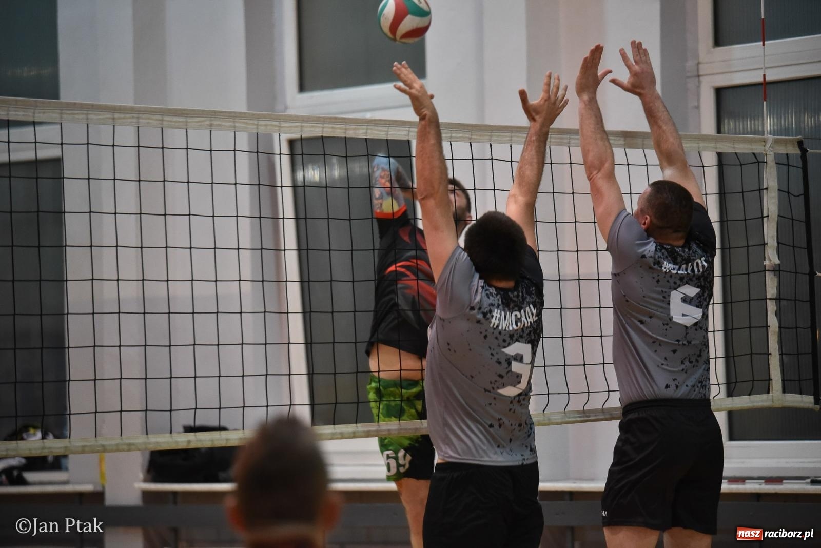 Zdjęcie w galerii na portalu naszraciborz.pl: Omerta lepsza w sezonie, Pszów lepszy w finale. Wielkie emocje w ALS Volley Amigos 35 [FOTO] wiadomości z regionu