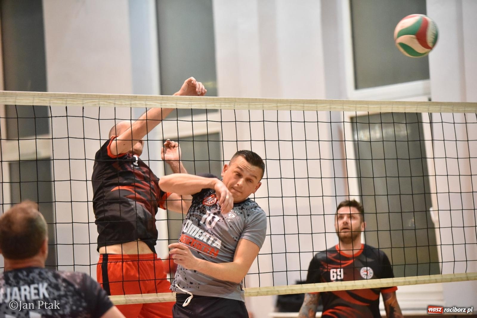 Zdjęcie w galerii na portalu naszraciborz.pl: Omerta lepsza w sezonie, Pszów lepszy w finale. Wielkie emocje w ALS Volley Amigos 35 [FOTO] wiadomości z regionu