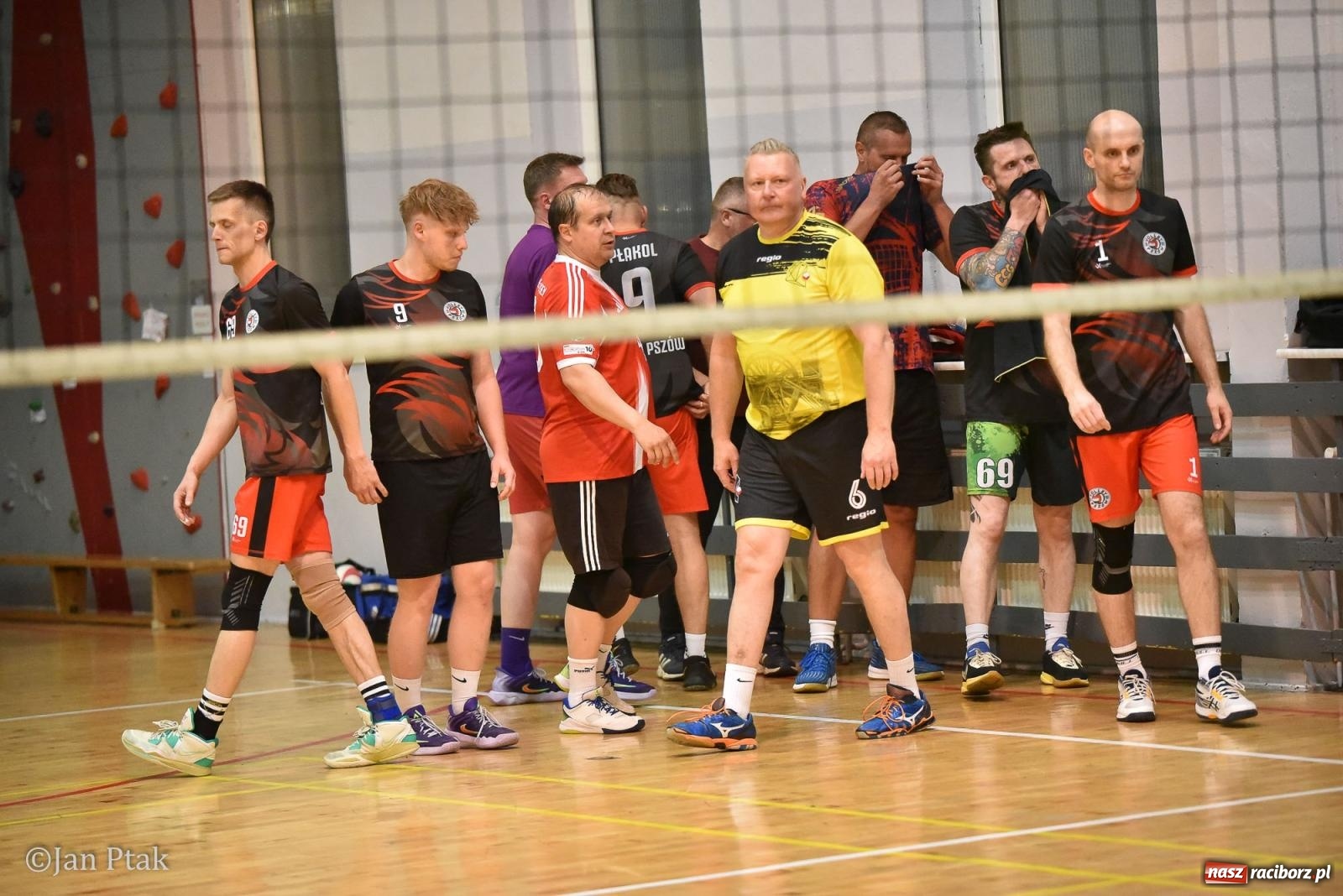 Zdjęcie w galerii na portalu naszraciborz.pl: Omerta lepsza w sezonie, Pszów lepszy w finale. Wielkie emocje w ALS Volley Amigos 35 [FOTO] wiadomości z regionu