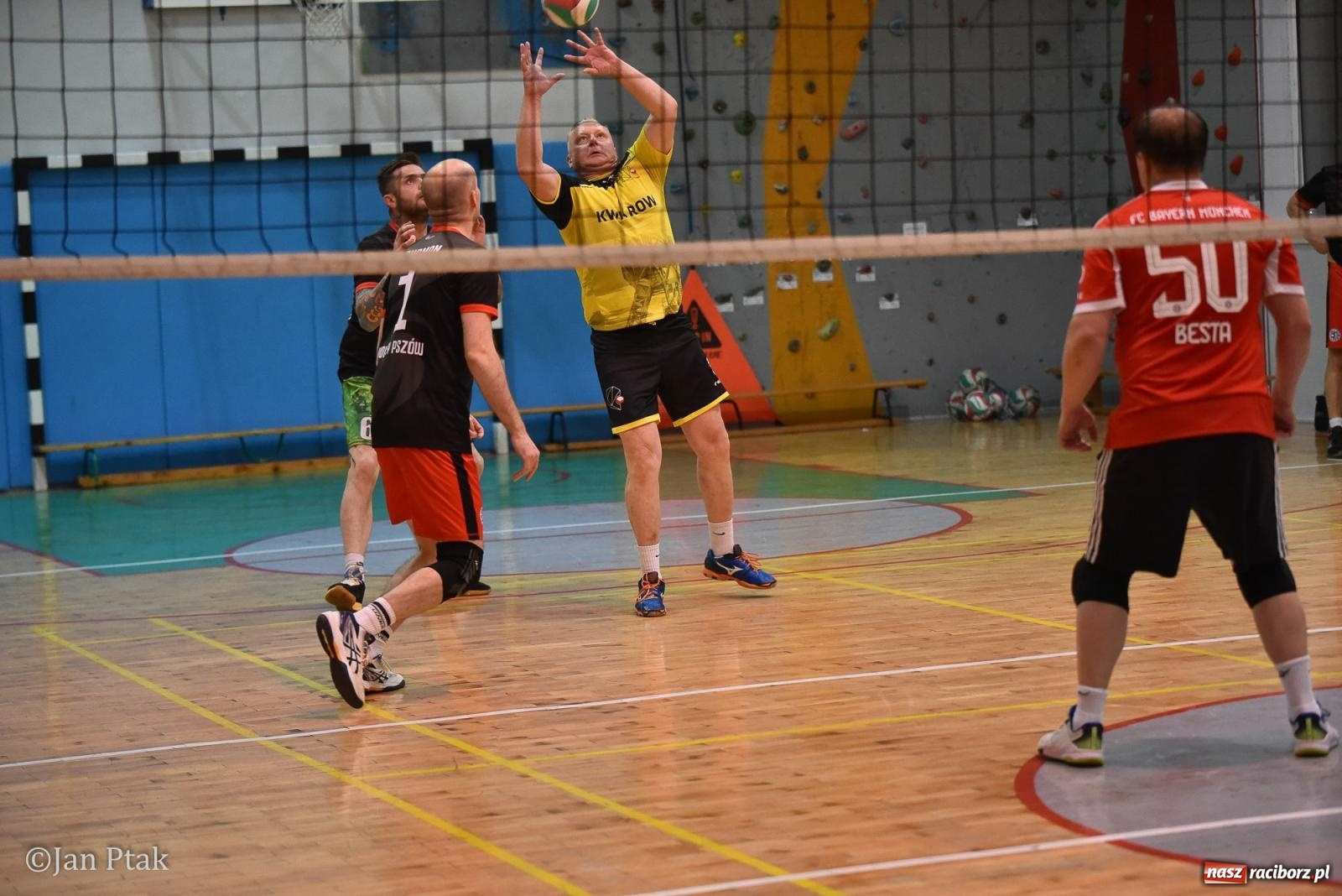 Zdjęcie w galerii na portalu naszraciborz.pl: Omerta lepsza w sezonie, Pszów lepszy w finale. Wielkie emocje w ALS Volley Amigos 35 [FOTO] wiadomości z regionu