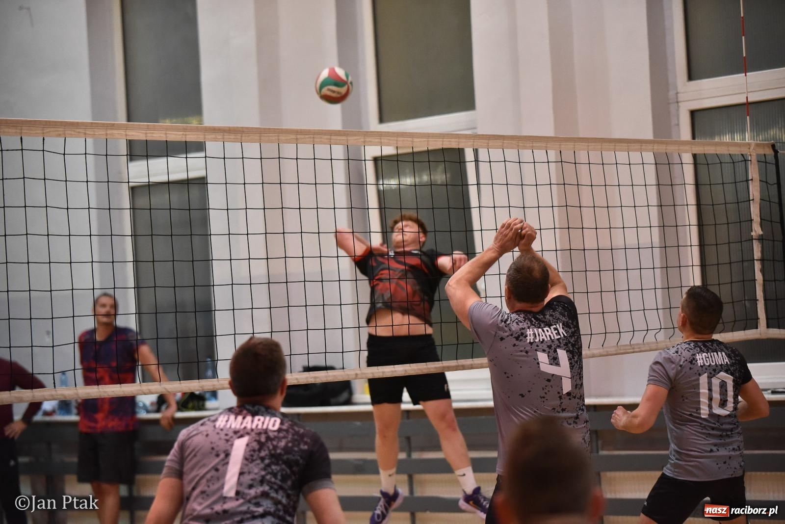Zdjęcie w galerii na portalu naszraciborz.pl: Omerta lepsza w sezonie, Pszów lepszy w finale. Wielkie emocje w ALS Volley Amigos 35 [FOTO] wiadomości z regionu