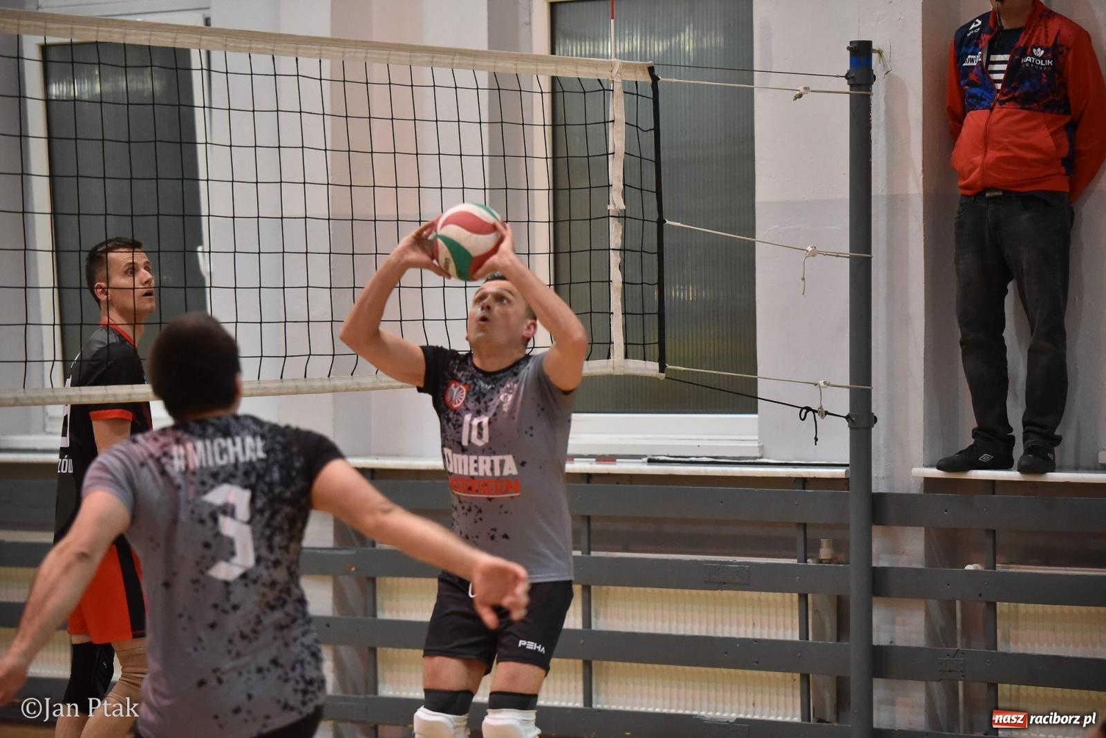Zdjęcie w galerii na portalu naszraciborz.pl: Omerta lepsza w sezonie, Pszów lepszy w finale. Wielkie emocje w ALS Volley Amigos 35 [FOTO] wiadomości z regionu
