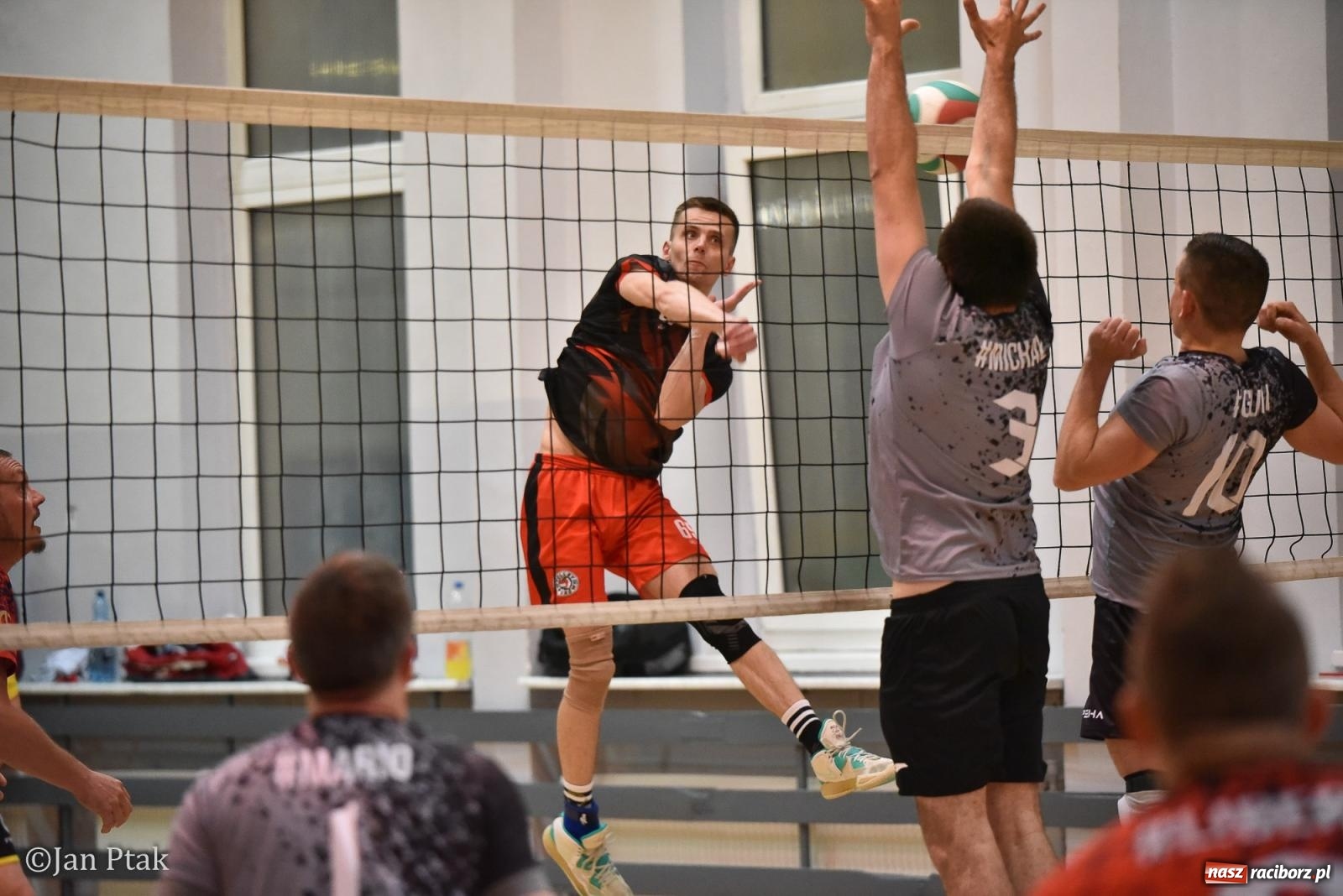 Zdjęcie w galerii na portalu naszraciborz.pl: Omerta lepsza w sezonie, Pszów lepszy w finale. Wielkie emocje w ALS Volley Amigos 35 [FOTO] wiadomości z regionu