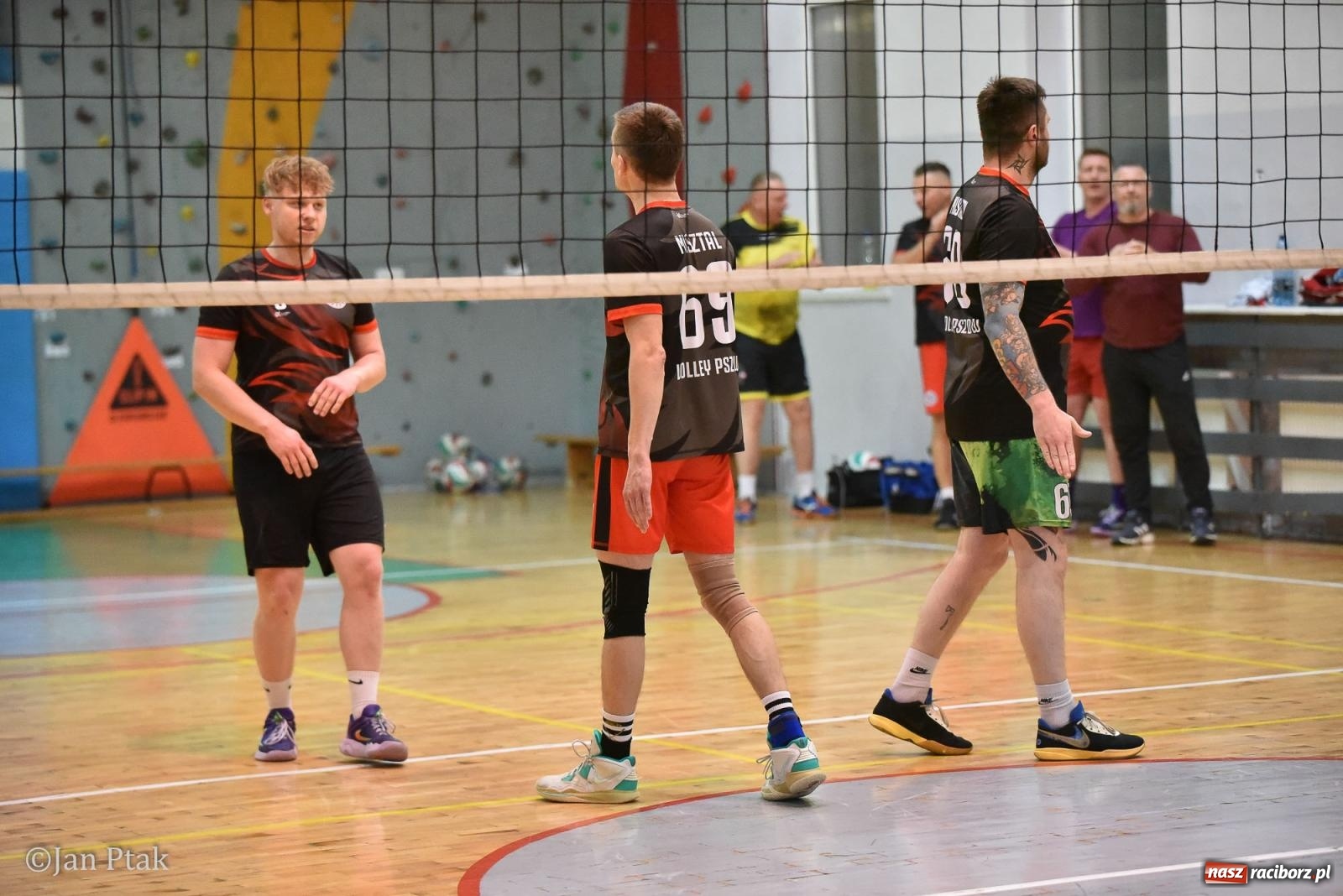Zdjęcie w galerii na portalu naszraciborz.pl: Omerta lepsza w sezonie, Pszów lepszy w finale. Wielkie emocje w ALS Volley Amigos 35 [FOTO] wiadomości z regionu