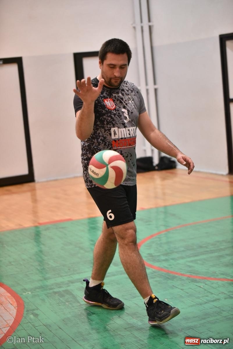 Zdjęcie w galerii na portalu naszraciborz.pl: Omerta lepsza w sezonie, Pszów lepszy w finale. Wielkie emocje w ALS Volley Amigos 35 [FOTO] wiadomości z regionu
