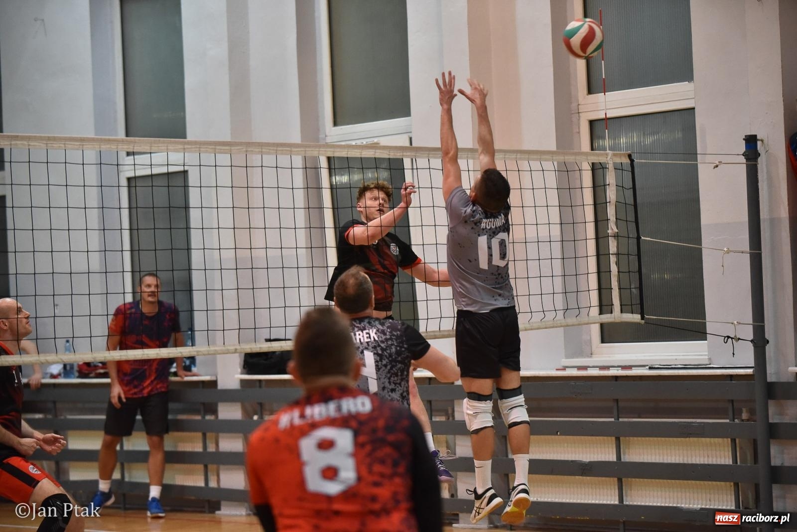 Zdjęcie w galerii na portalu naszraciborz.pl: Omerta lepsza w sezonie, Pszów lepszy w finale. Wielkie emocje w ALS Volley Amigos 35 [FOTO] wiadomości z regionu
