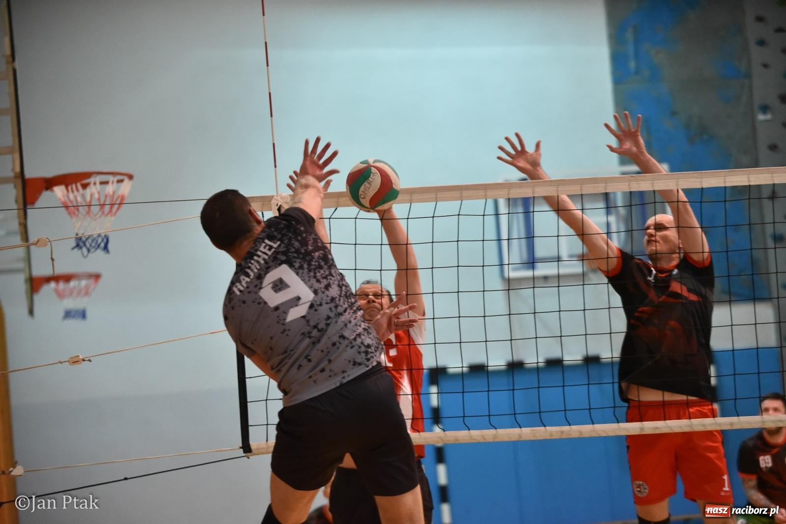 Zdjęcie w galerii na portalu naszraciborz.pl: Omerta lepsza w sezonie, Pszów lepszy w finale. Wielkie emocje w ALS Volley Amigos 35 [FOTO] wiadomości z regionu