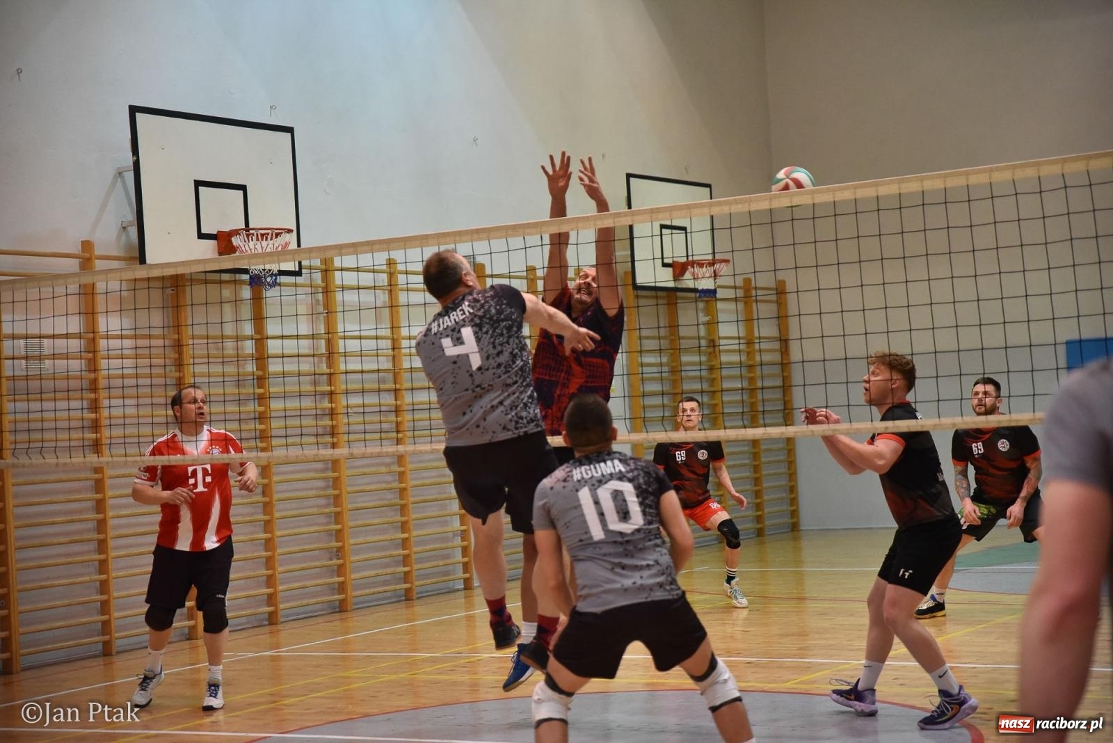 Zdjęcie w galerii na portalu naszraciborz.pl: Omerta lepsza w sezonie, Pszów lepszy w finale. Wielkie emocje w ALS Volley Amigos 35 [FOTO] wiadomości z regionu