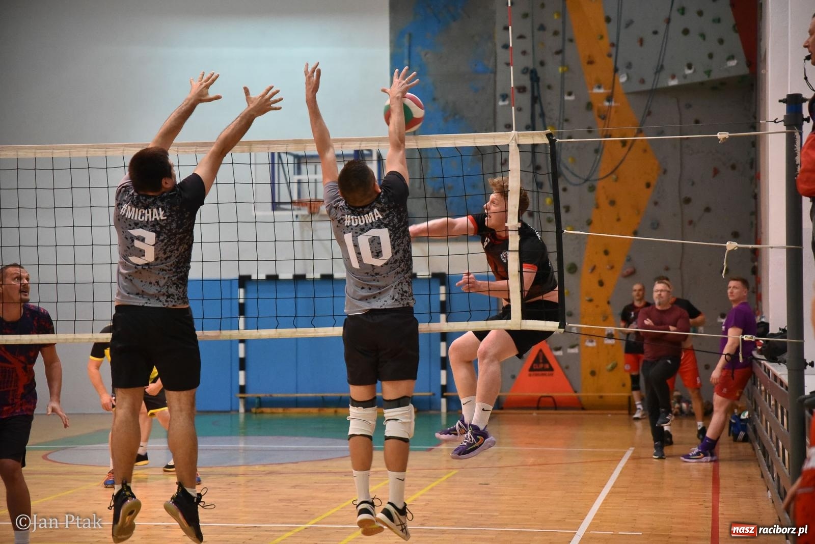 Zdjęcie w galerii na portalu naszraciborz.pl: Omerta lepsza w sezonie, Pszów lepszy w finale. Wielkie emocje w ALS Volley Amigos 35 [FOTO] wiadomości z regionu