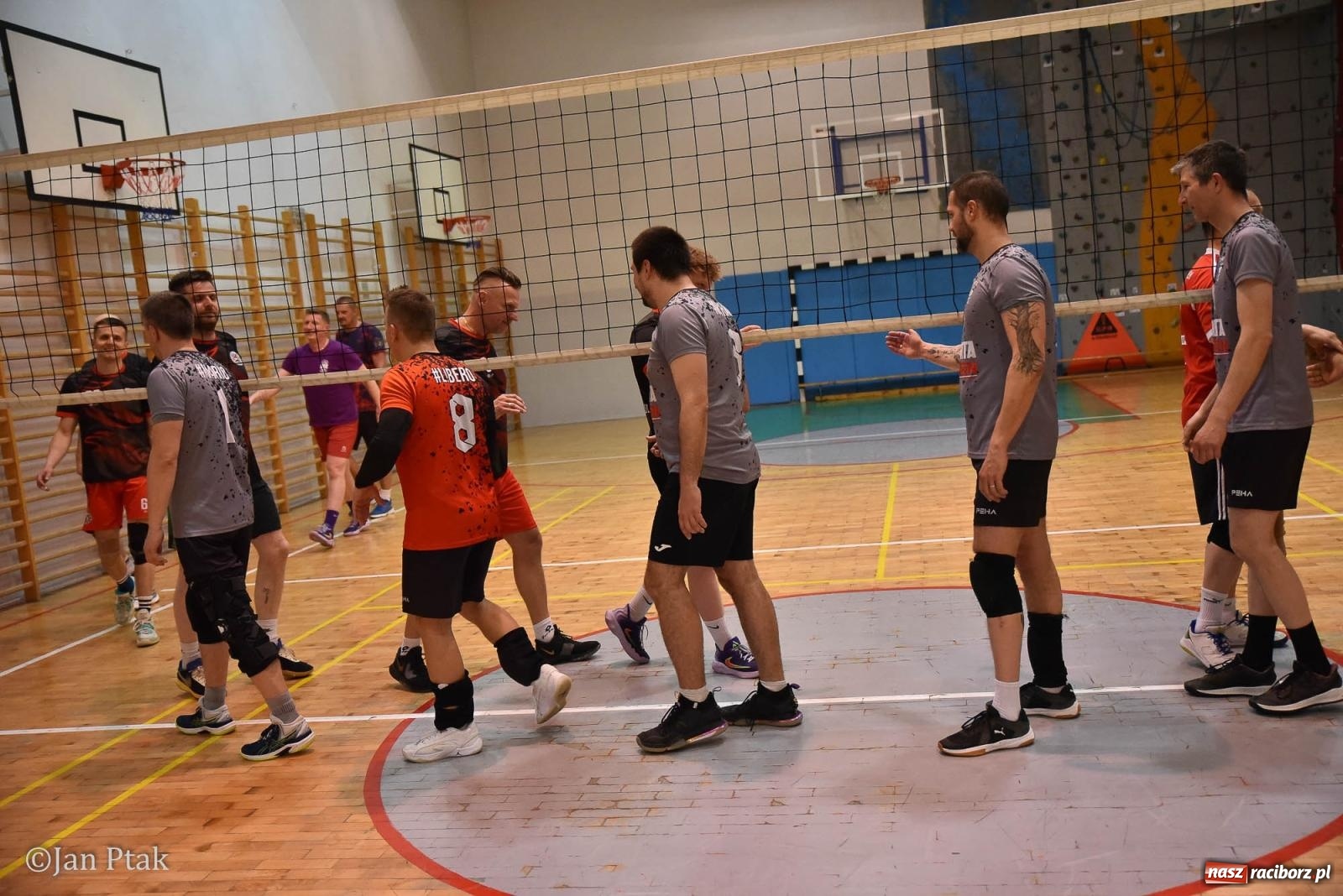 Zdjęcie w galerii na portalu naszraciborz.pl: Omerta lepsza w sezonie, Pszów lepszy w finale. Wielkie emocje w ALS Volley Amigos 35 [FOTO] wiadomości z regionu