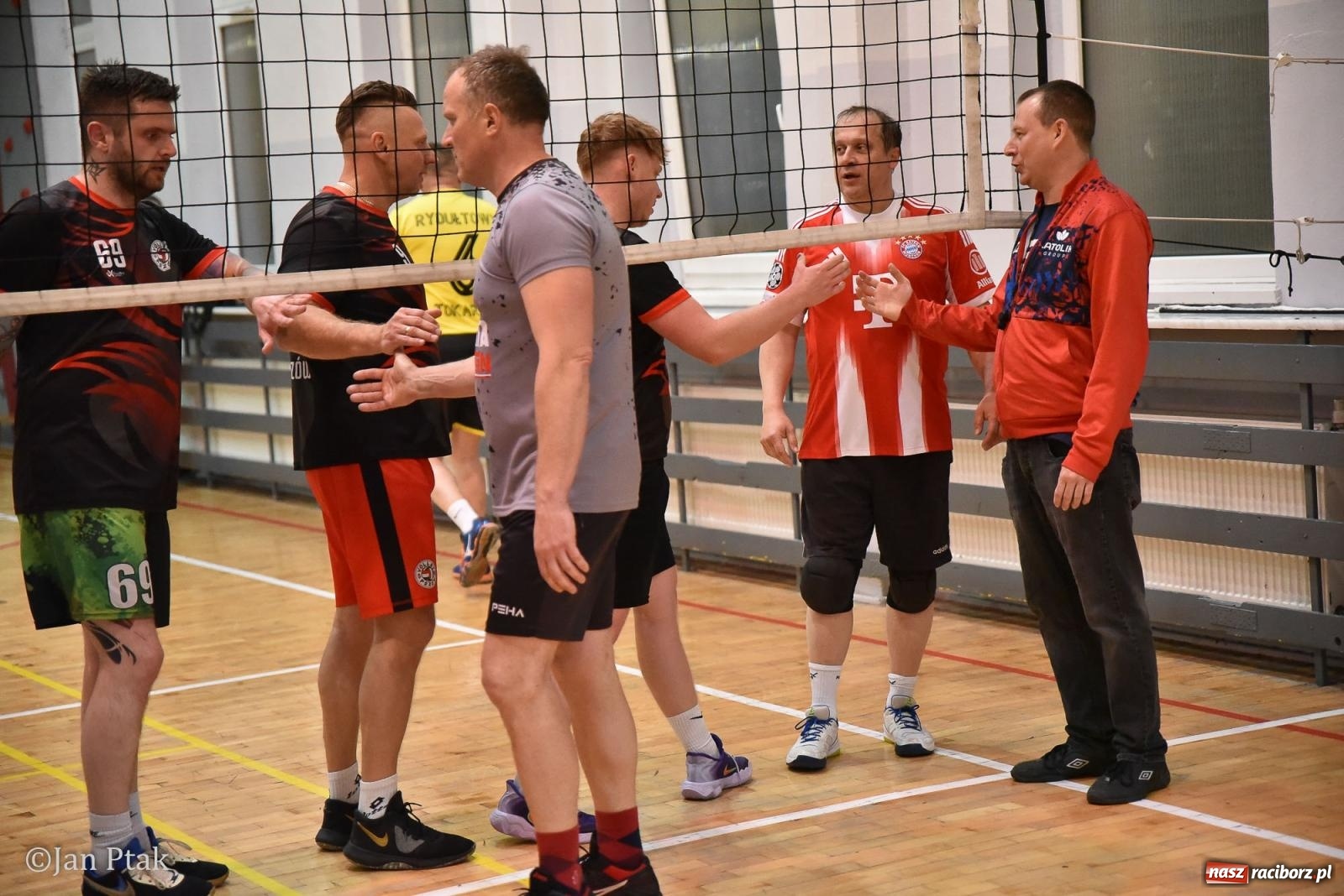 Zdjęcie w galerii na portalu naszraciborz.pl: Omerta lepsza w sezonie, Pszów lepszy w finale. Wielkie emocje w ALS Volley Amigos 35 [FOTO] wiadomości z regionu