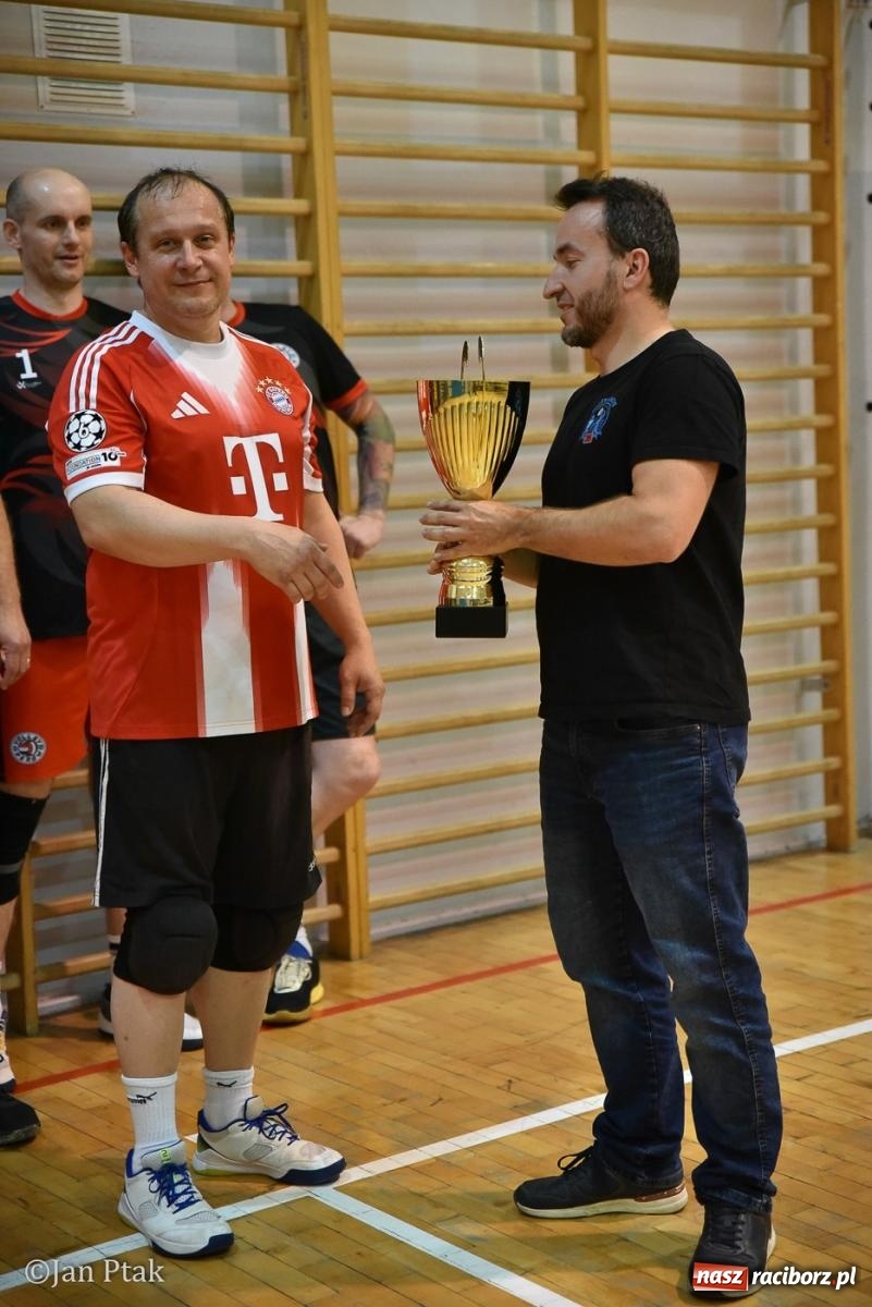 Zdjęcie w galerii na portalu naszraciborz.pl: Omerta lepsza w sezonie, Pszów lepszy w finale. Wielkie emocje w ALS Volley Amigos 35 [FOTO] wiadomości z regionu