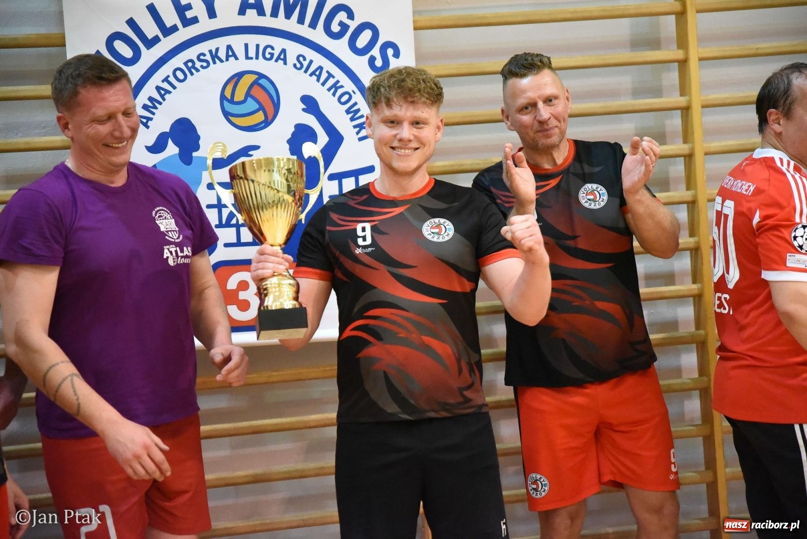 Zdjęcie w galerii na portalu naszraciborz.pl: Omerta lepsza w sezonie, Pszów lepszy w finale. Wielkie emocje w ALS Volley Amigos 35 [FOTO] wiadomości z regionu