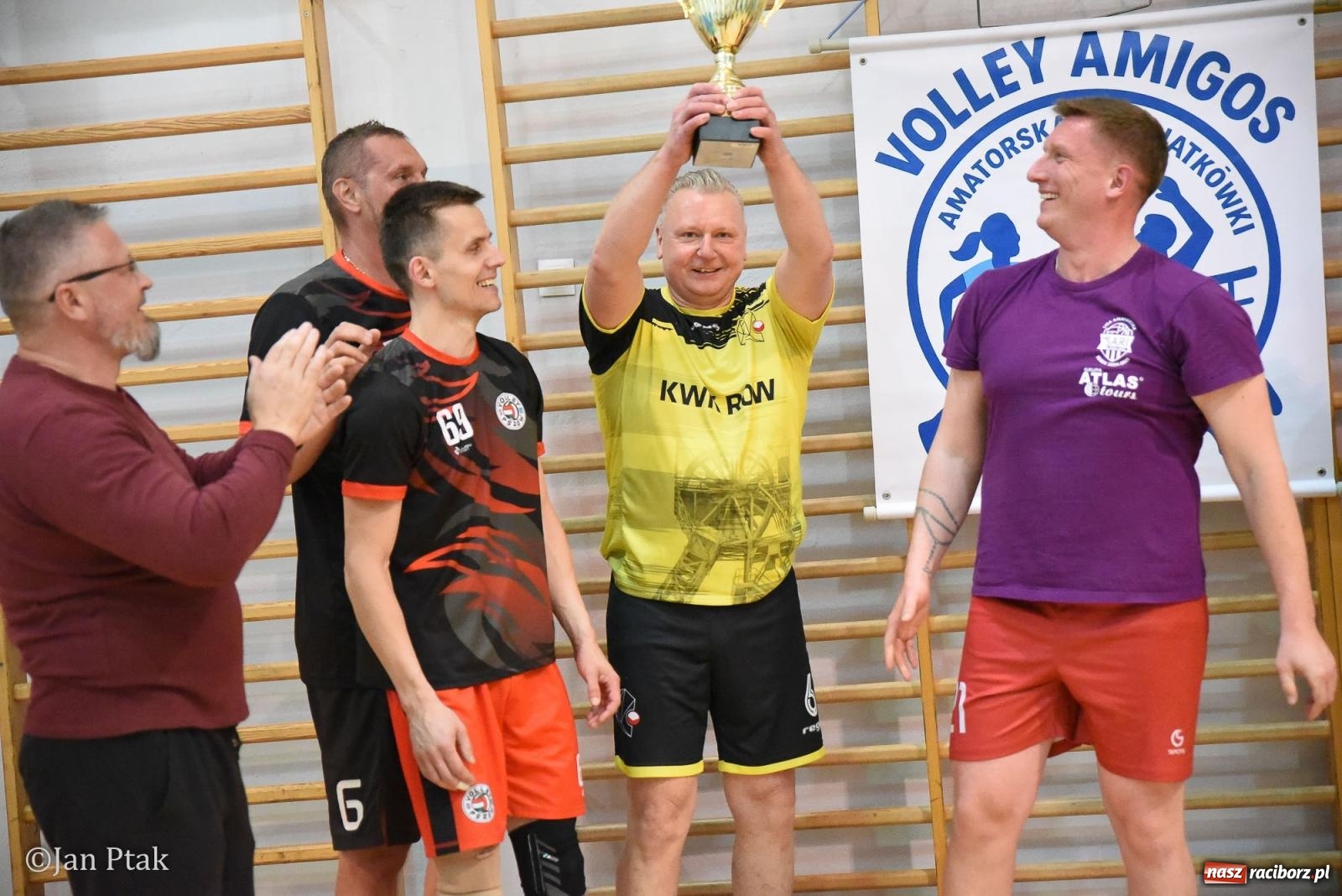 Zdjęcie w galerii na portalu naszraciborz.pl: Omerta lepsza w sezonie, Pszów lepszy w finale. Wielkie emocje w ALS Volley Amigos 35 [FOTO] wiadomości z regionu