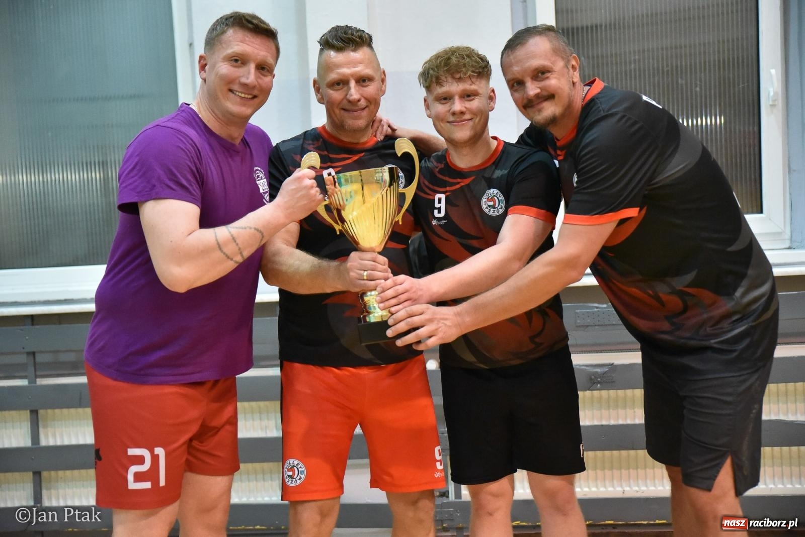 Zdjęcie w galerii na portalu naszraciborz.pl: Omerta lepsza w sezonie, Pszów lepszy w finale. Wielkie emocje w ALS Volley Amigos 35 [FOTO] wiadomości z regionu