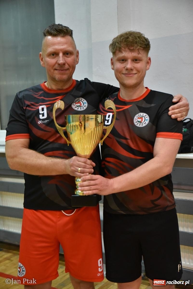 Zdjęcie w galerii na portalu naszraciborz.pl: Omerta lepsza w sezonie, Pszów lepszy w finale. Wielkie emocje w ALS Volley Amigos 35 [FOTO] wiadomości z regionu