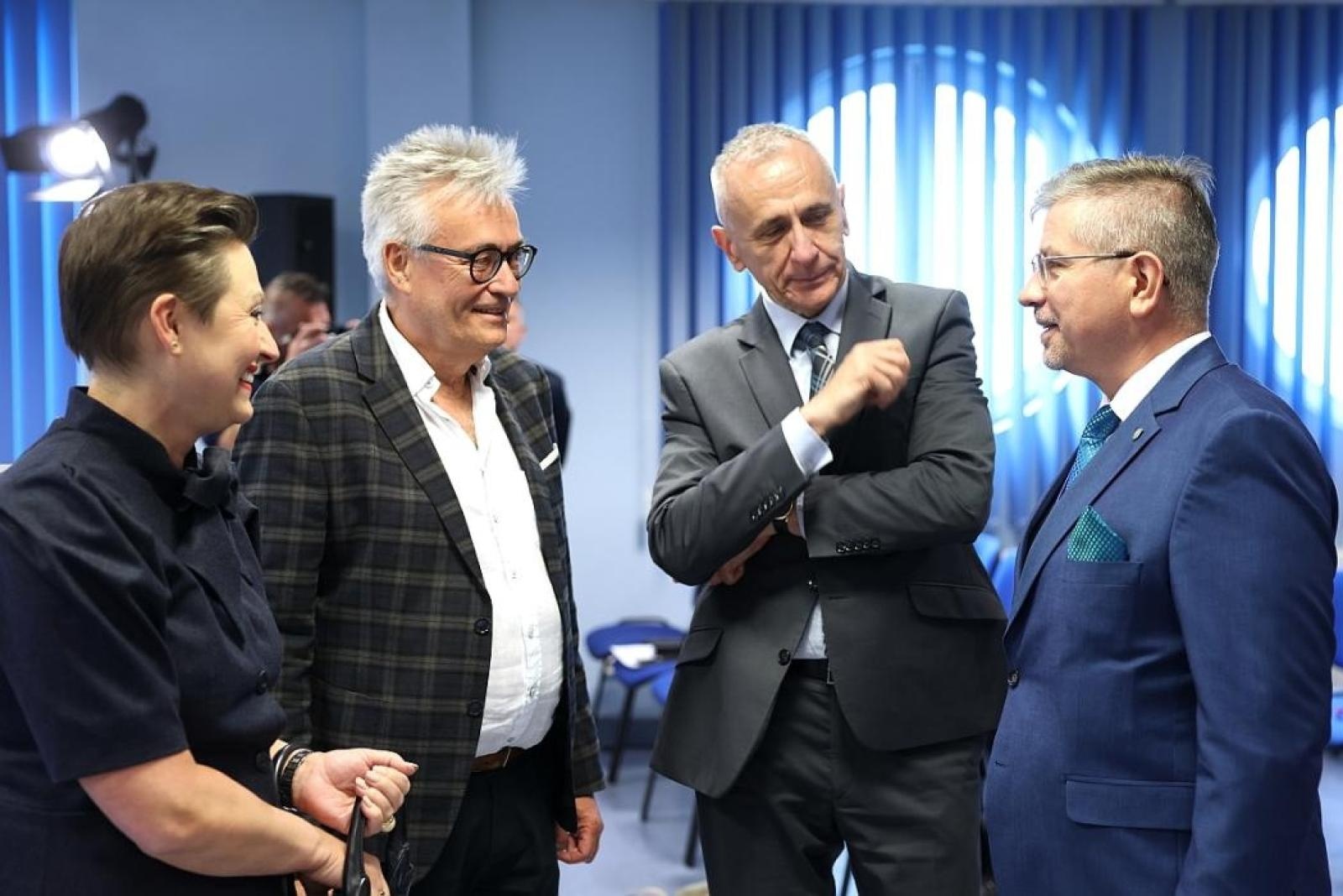 Zdjęcie w galerii na portalu naszraciborz.pl: Nowoczesny sprzęt do terapii pacjentów onkologicznych jest już na Śląsku wiadomości z regionu