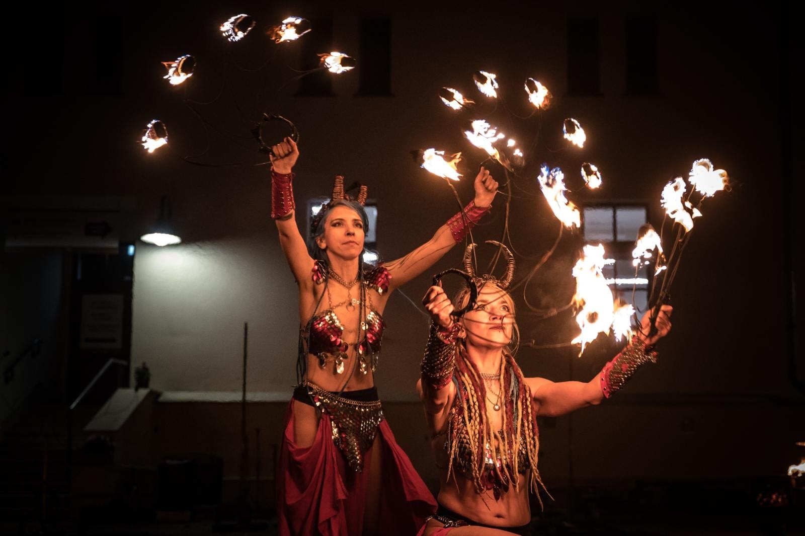 Zdjęcie w galerii na portalu naszraciborz.pl: Smok, ogień i magia na raciborskim zamku. Widowiskowe pokazy podczas festiwalu historycznego [FOTO i WIDEO] wiadomości z regionu