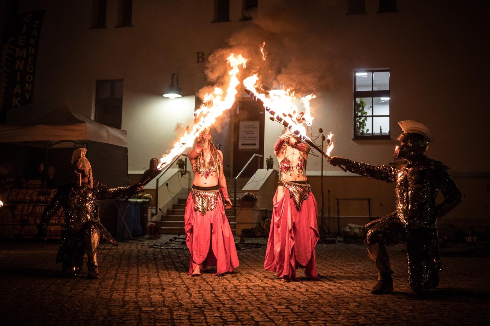 Zdjęcie w galerii na portalu naszraciborz.pl: Smok, ogień i magia na raciborskim zamku. Widowiskowe pokazy podczas festiwalu historycznego [FOTO i WIDEO] wiadomości z regionu