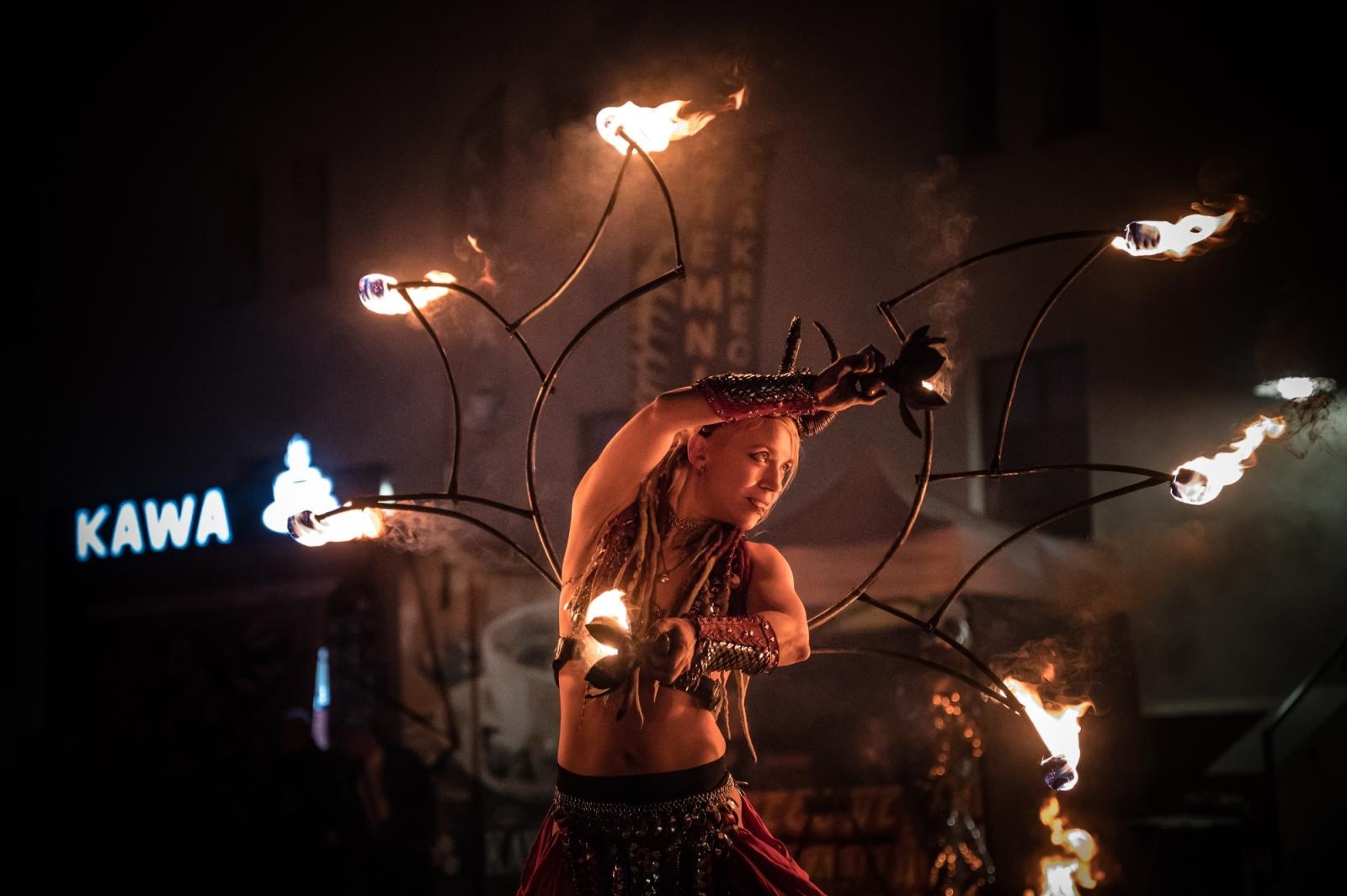 Zdjęcie w galerii na portalu naszraciborz.pl: Smok, ogień i magia na raciborskim zamku. Widowiskowe pokazy podczas festiwalu historycznego [FOTO i WIDEO] wiadomości z regionu