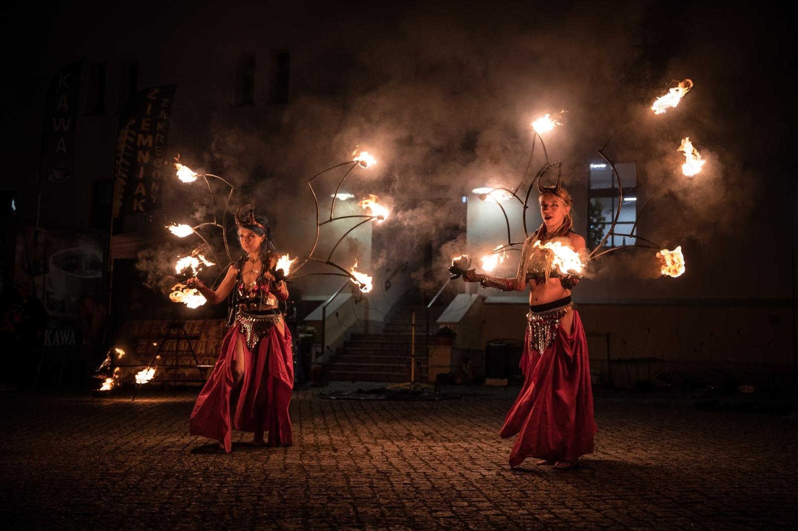 Zdjęcie w galerii na portalu naszraciborz.pl: Smok, ogień i magia na raciborskim zamku. Widowiskowe pokazy podczas festiwalu historycznego [FOTO i WIDEO] wiadomości z regionu