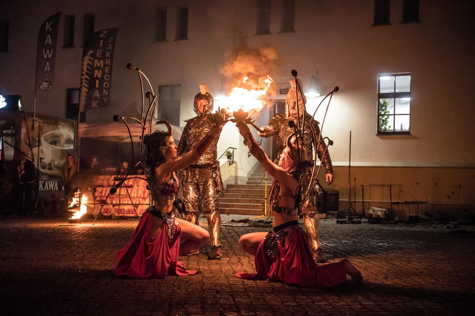 Zdjęcie w galerii na portalu naszraciborz.pl: Smok, ogień i magia na raciborskim zamku. Widowiskowe pokazy podczas festiwalu historycznego [FOTO i WIDEO] wiadomości z regionu