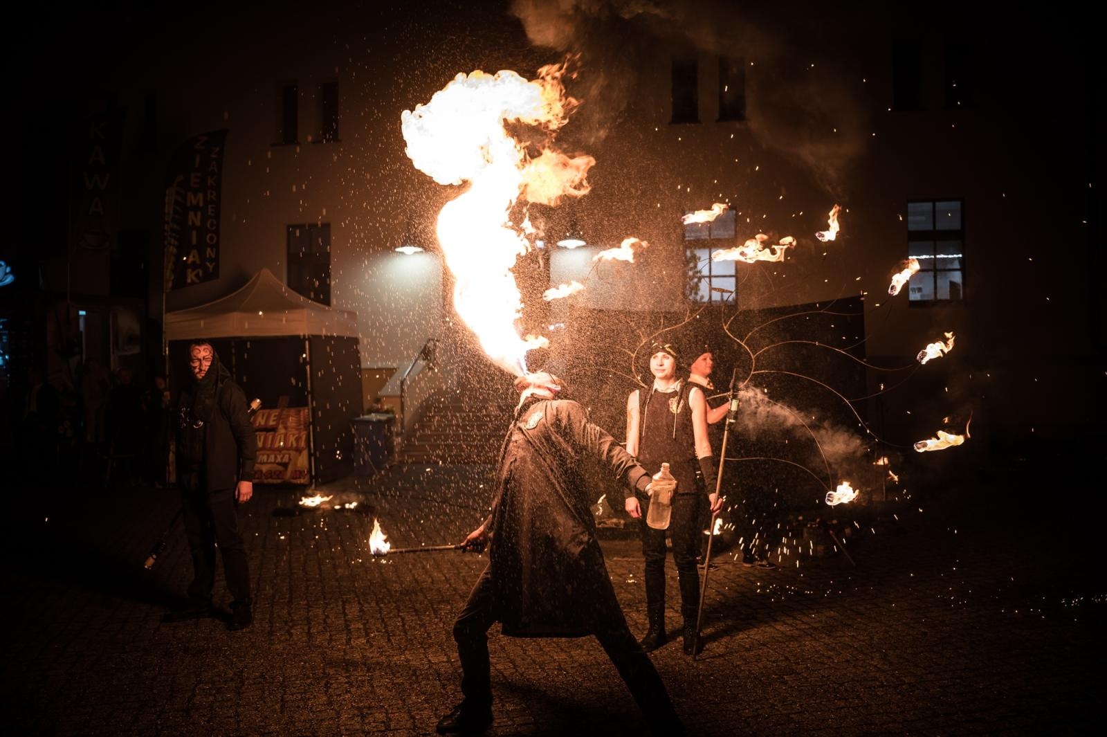 Zdjęcie w galerii na portalu naszraciborz.pl: Smok, ogień i magia na raciborskim zamku. Widowiskowe pokazy podczas festiwalu historycznego [FOTO i WIDEO] wiadomości z regionu