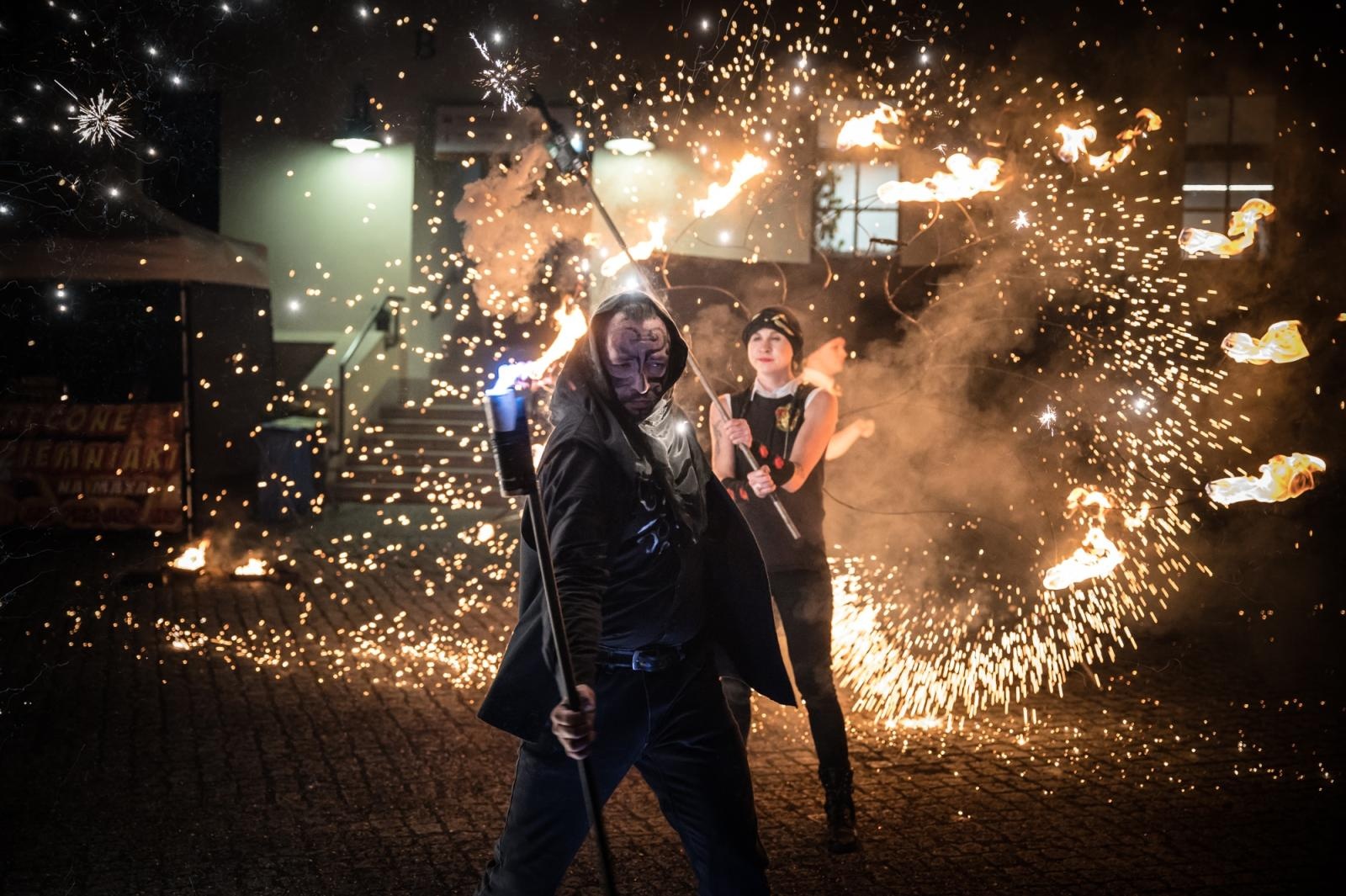 Zdjęcie w galerii na portalu naszraciborz.pl: Smok, ogień i magia na raciborskim zamku. Widowiskowe pokazy podczas festiwalu historycznego [FOTO i WIDEO] wiadomości z regionu
