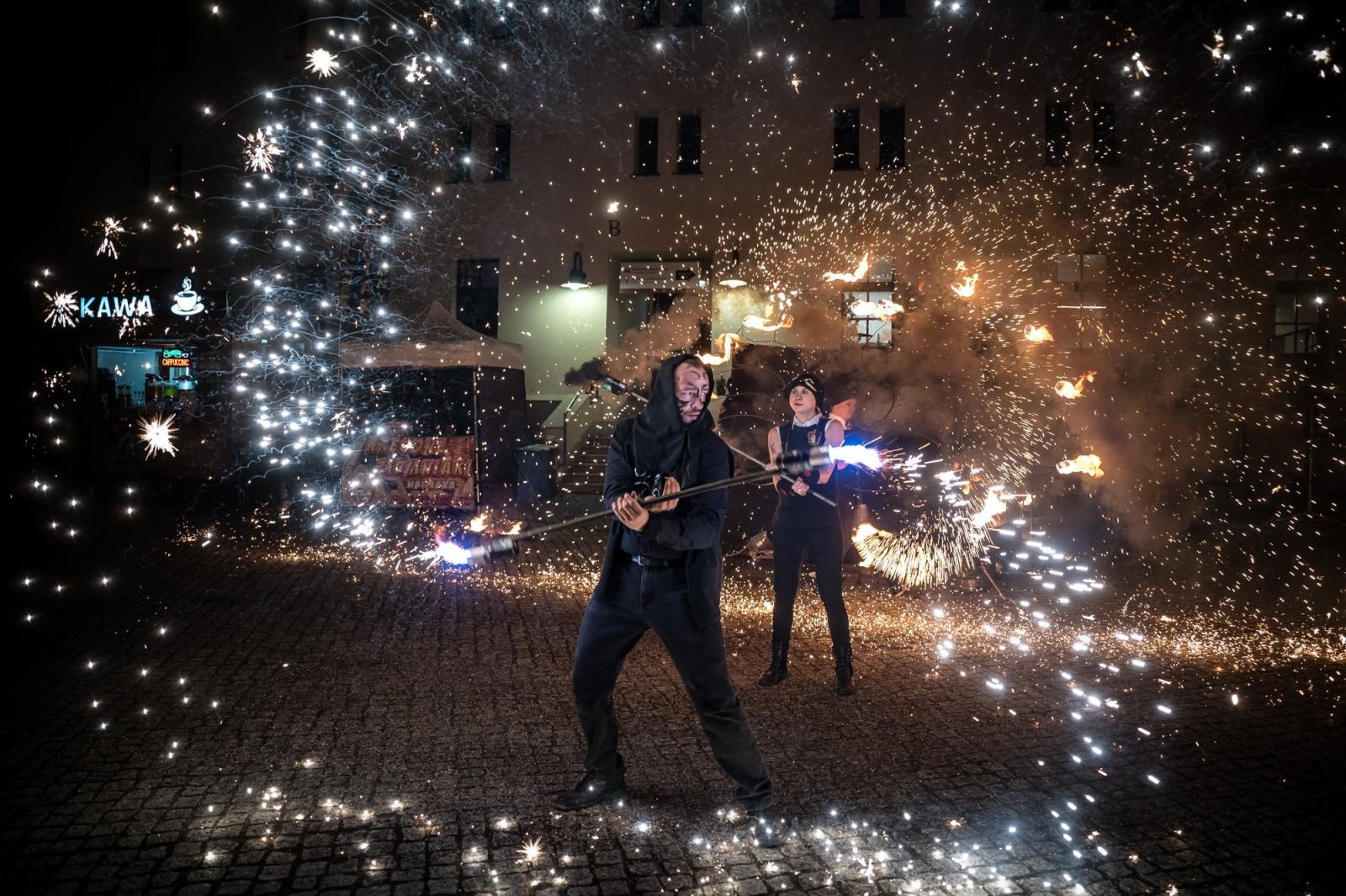 Zdjęcie w galerii na portalu naszraciborz.pl: Smok, ogień i magia na raciborskim zamku. Widowiskowe pokazy podczas festiwalu historycznego [FOTO i WIDEO] wiadomości z regionu